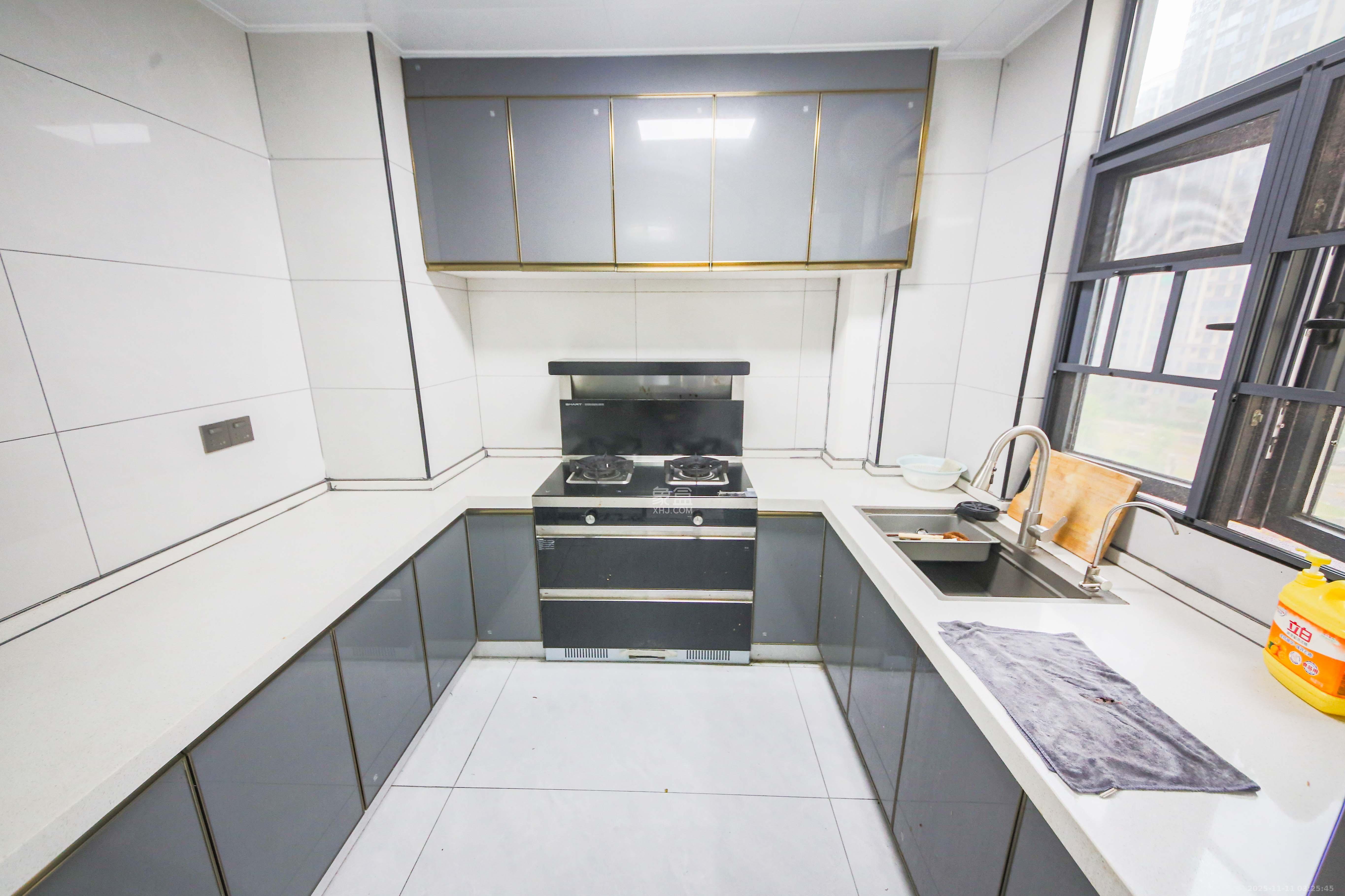 中建钰和城  4室2厅2卫    230.0万厨房