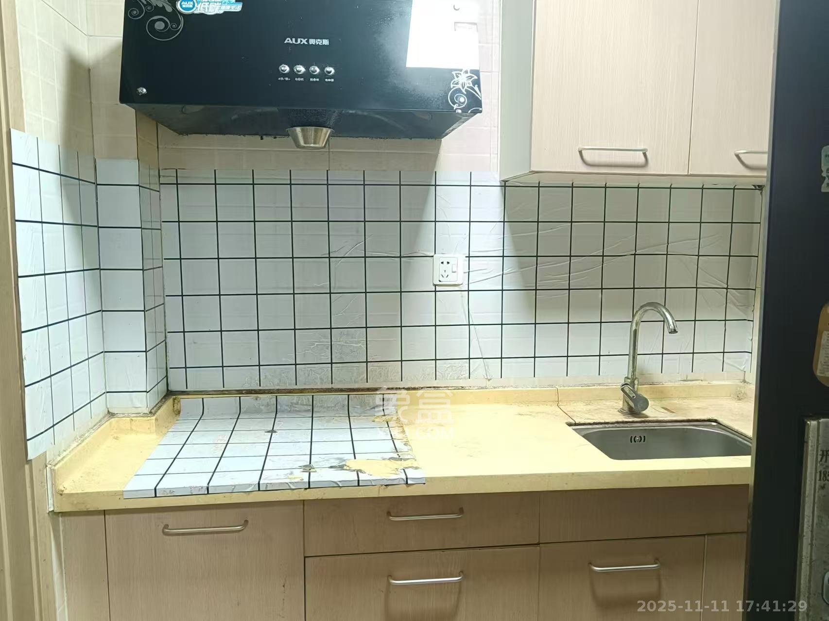 花漾年华（桂花园）  1室1厅1卫    1200.0元/月室内图