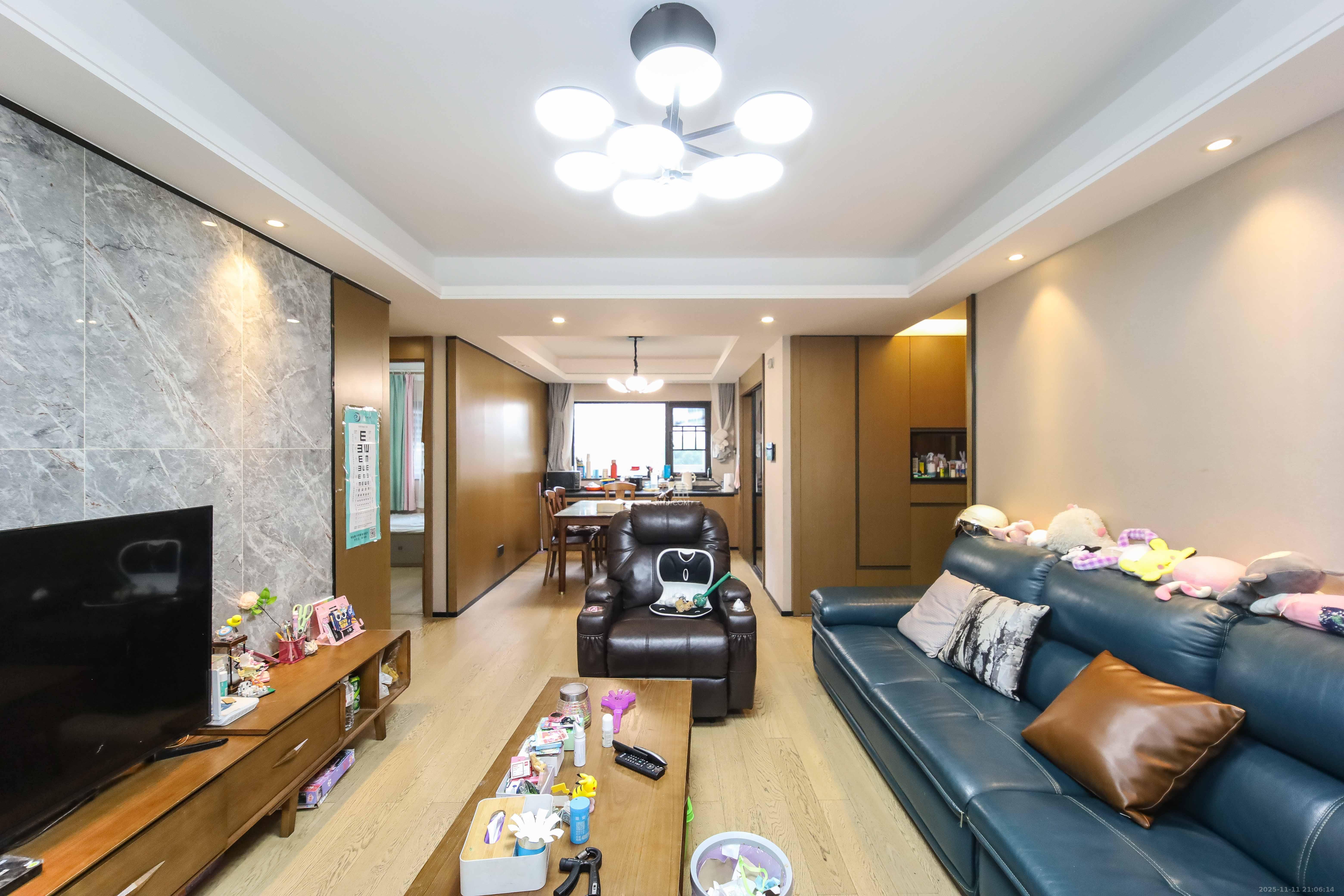 万科金域蓝湾 4室2厅2卫 159.0万 万科金域蓝湾 4室2厅2卫 159.0万客厅