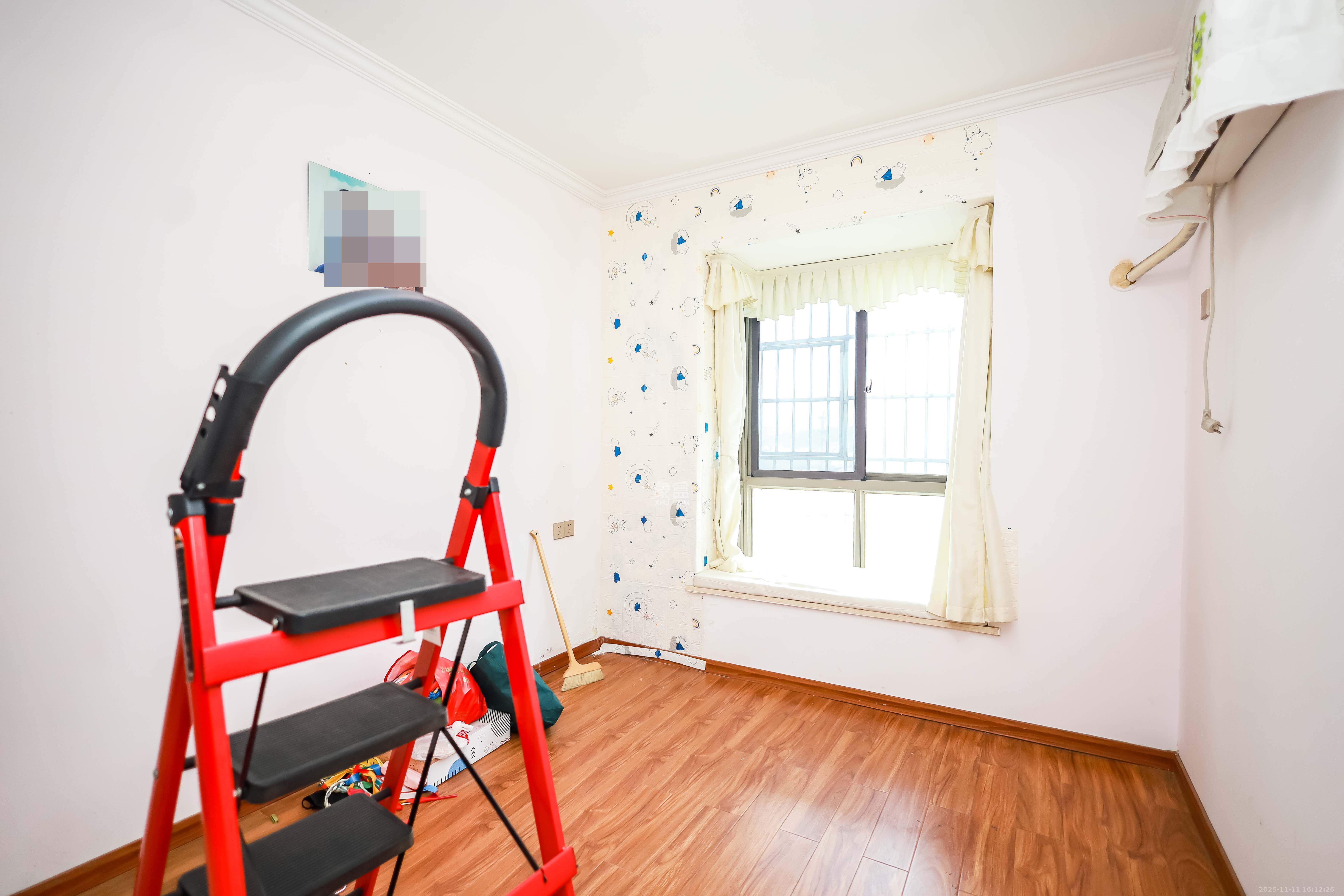 阳光晶城 4室2厅2卫 106.0万 阳光晶城 4室2厅2卫 106.0万卧室