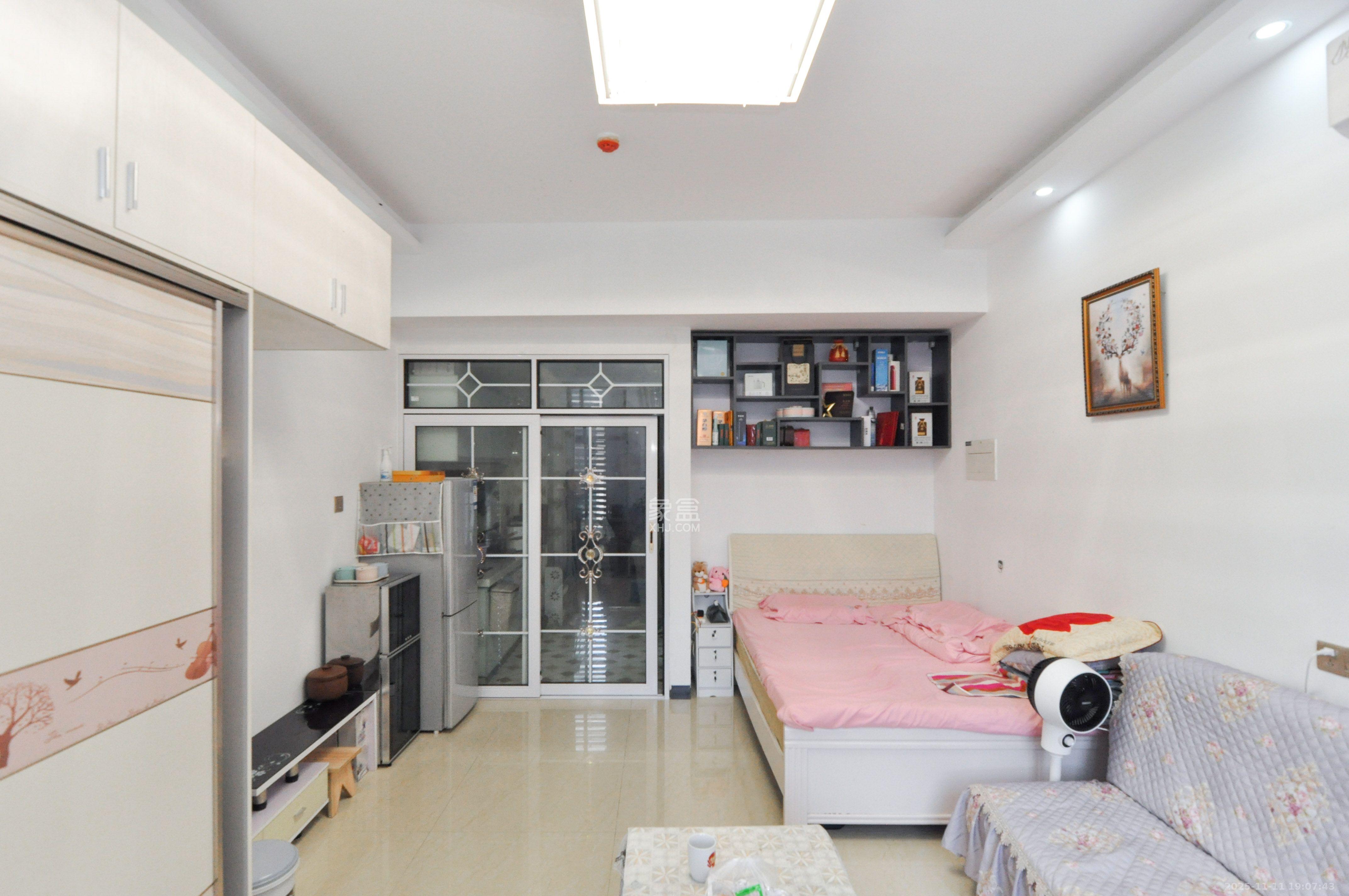 金茂梅溪湖  1室1厅1卫    1700.0元/月