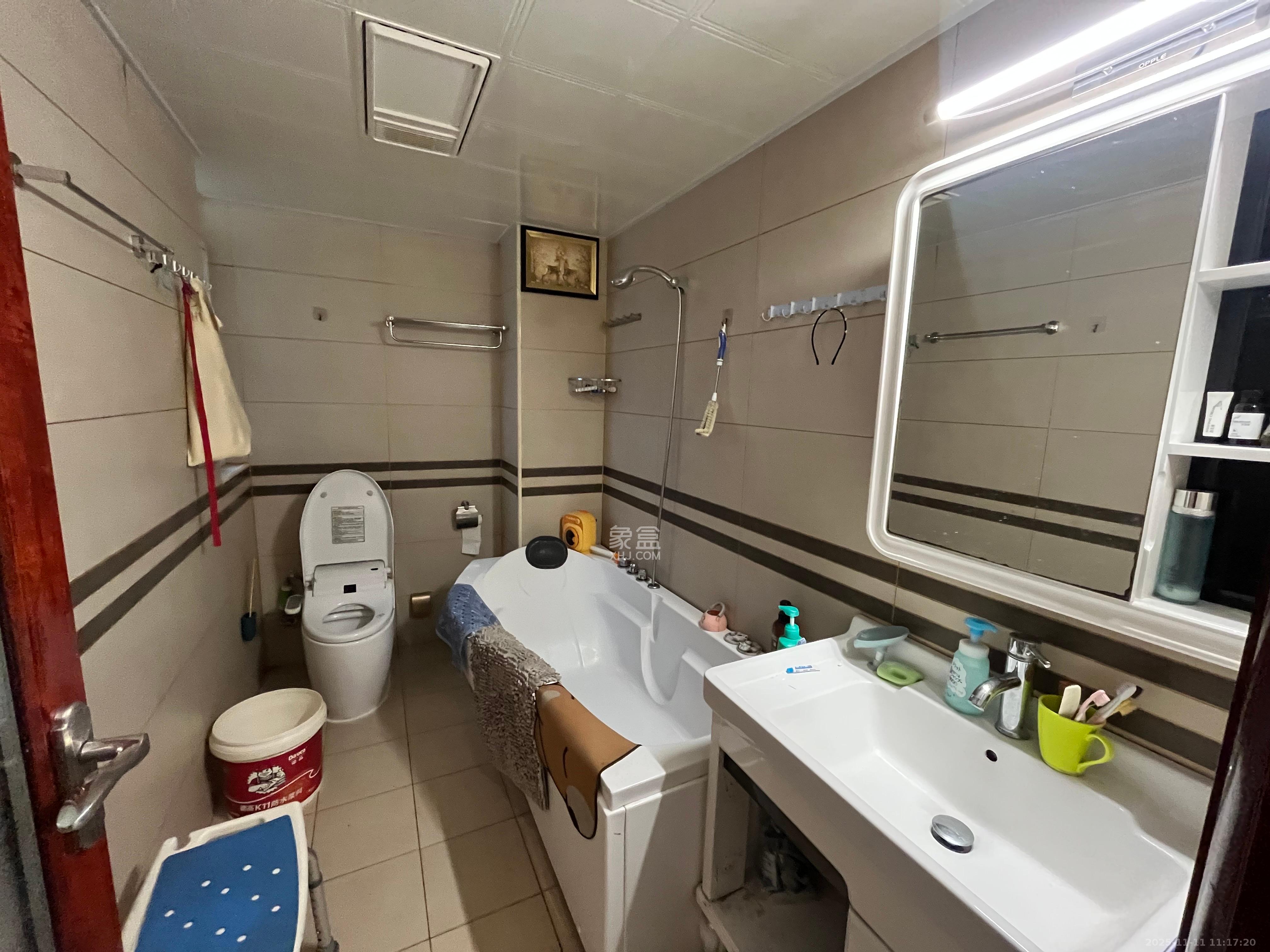 北辰三角洲E6区  4室2厅2卫    4200.0元/月室内图