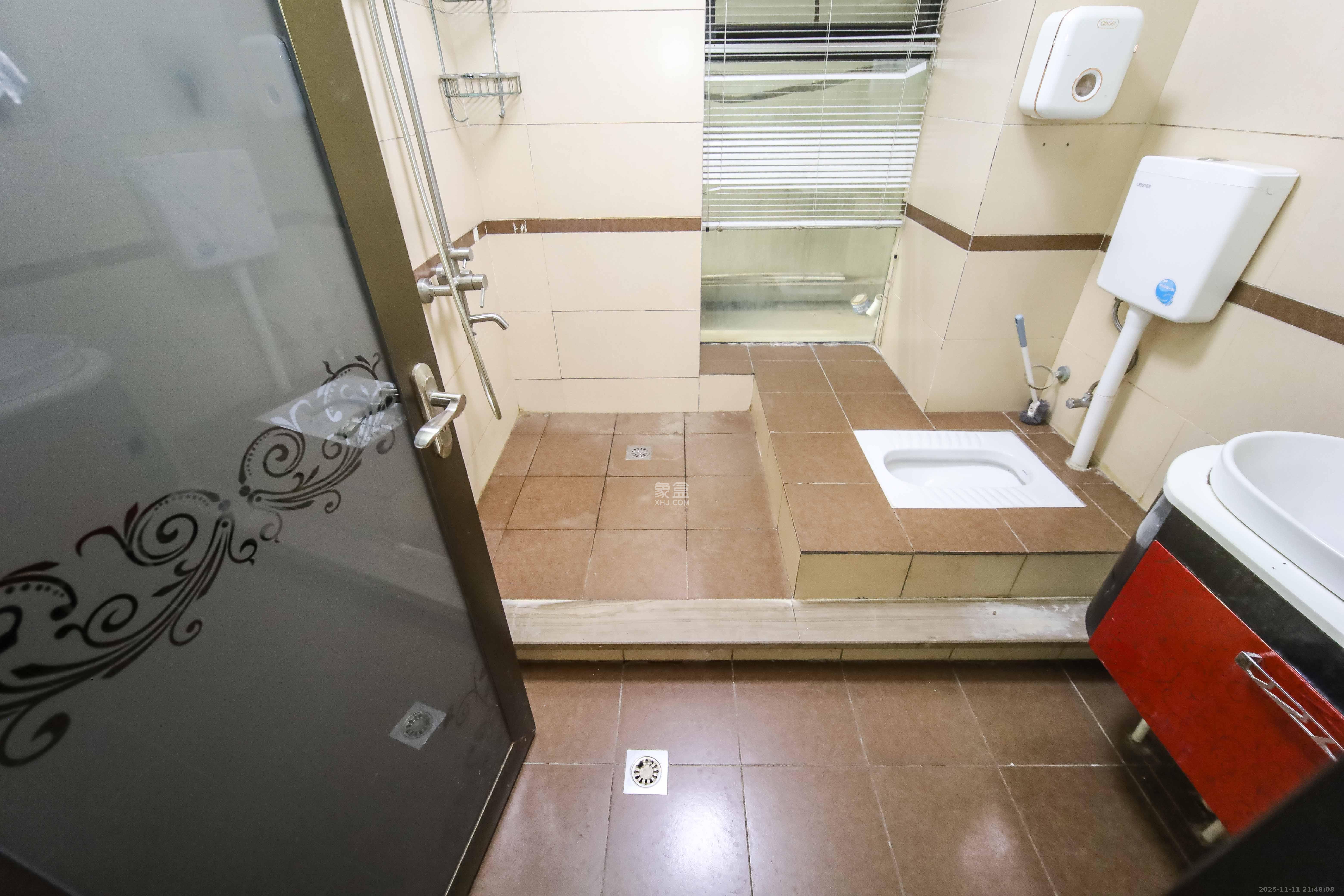 西街花园  2室2厅1卫    97.0万卫生间