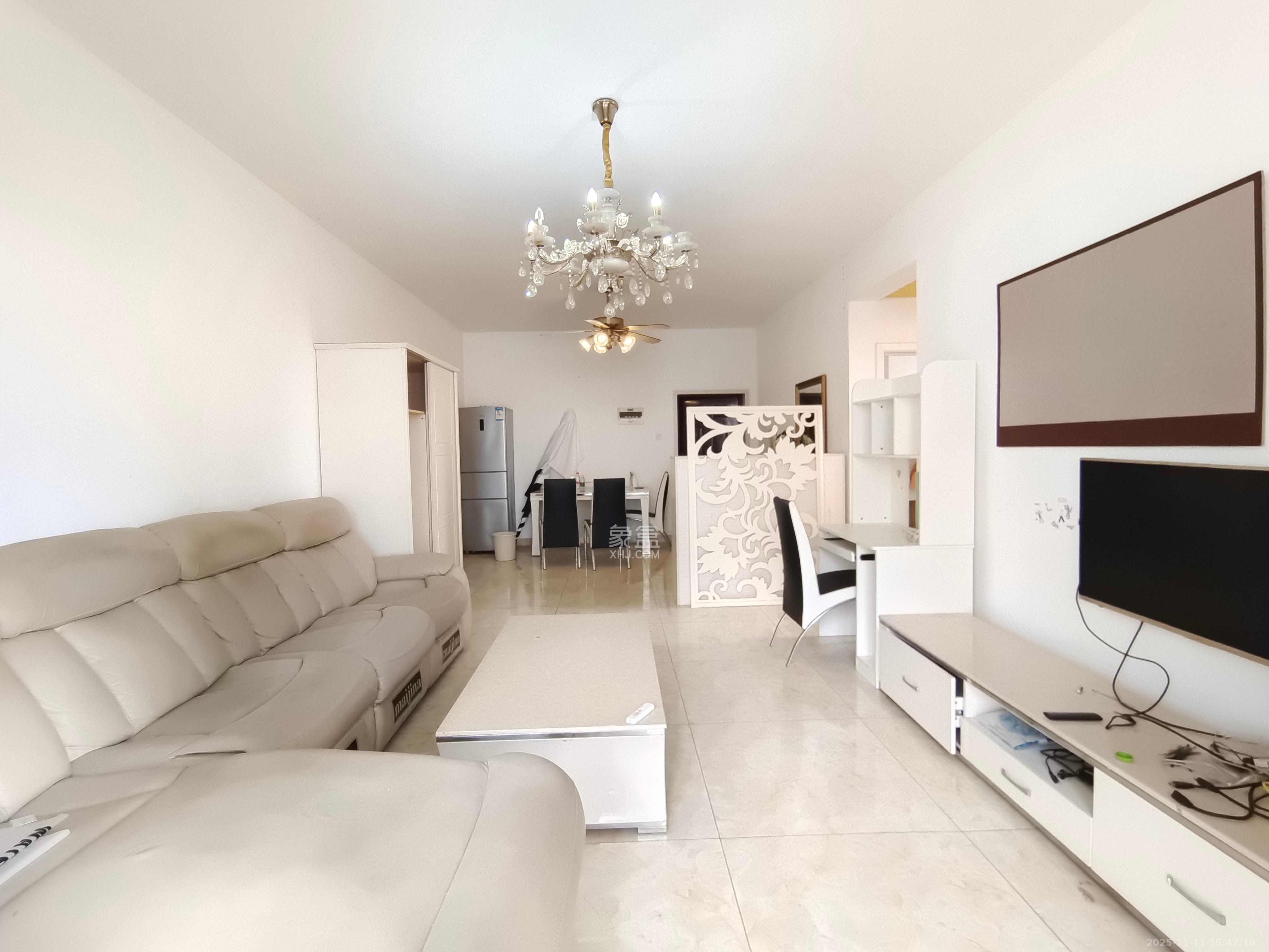 阳光100三期 2室2厅1卫 2500.0元/月 阳光100三期 2室2厅1卫 2500.0元/月室内图