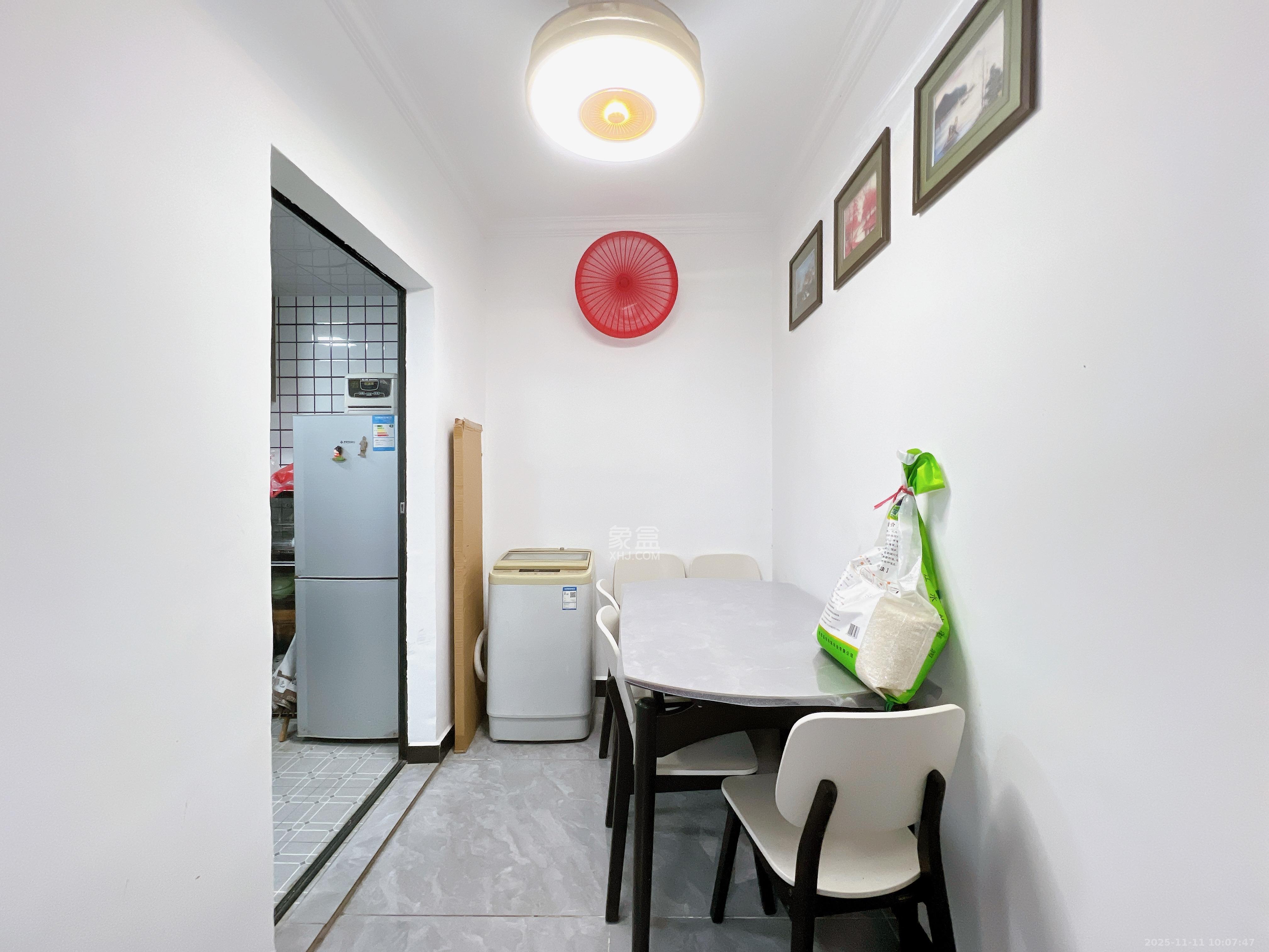 群芳园  3室2厅1卫    2500.0元/月室内图