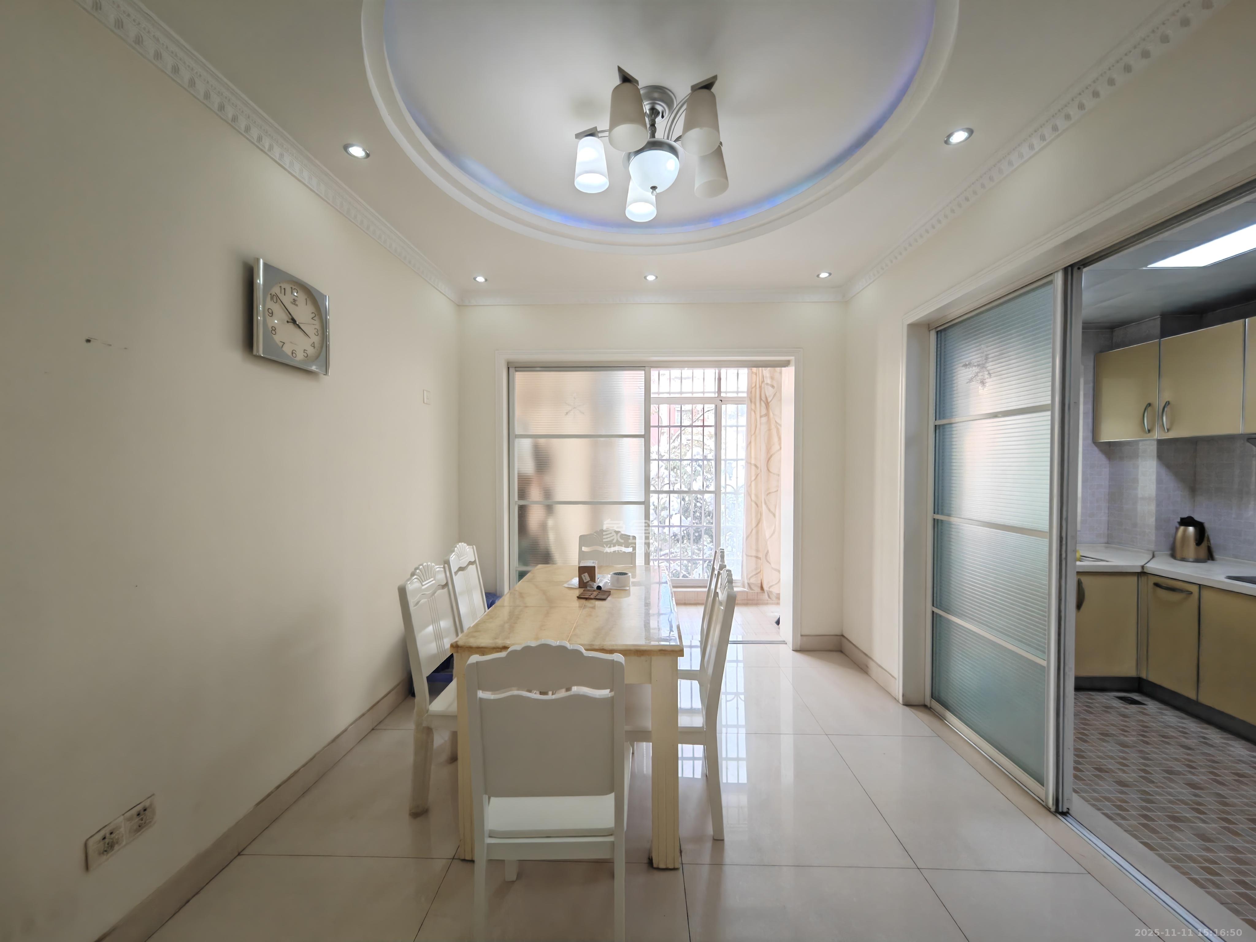 四季星城 3室2厅2卫 1900.0元/月 四季星城 3室2厅2卫 1900.0元/月室内图