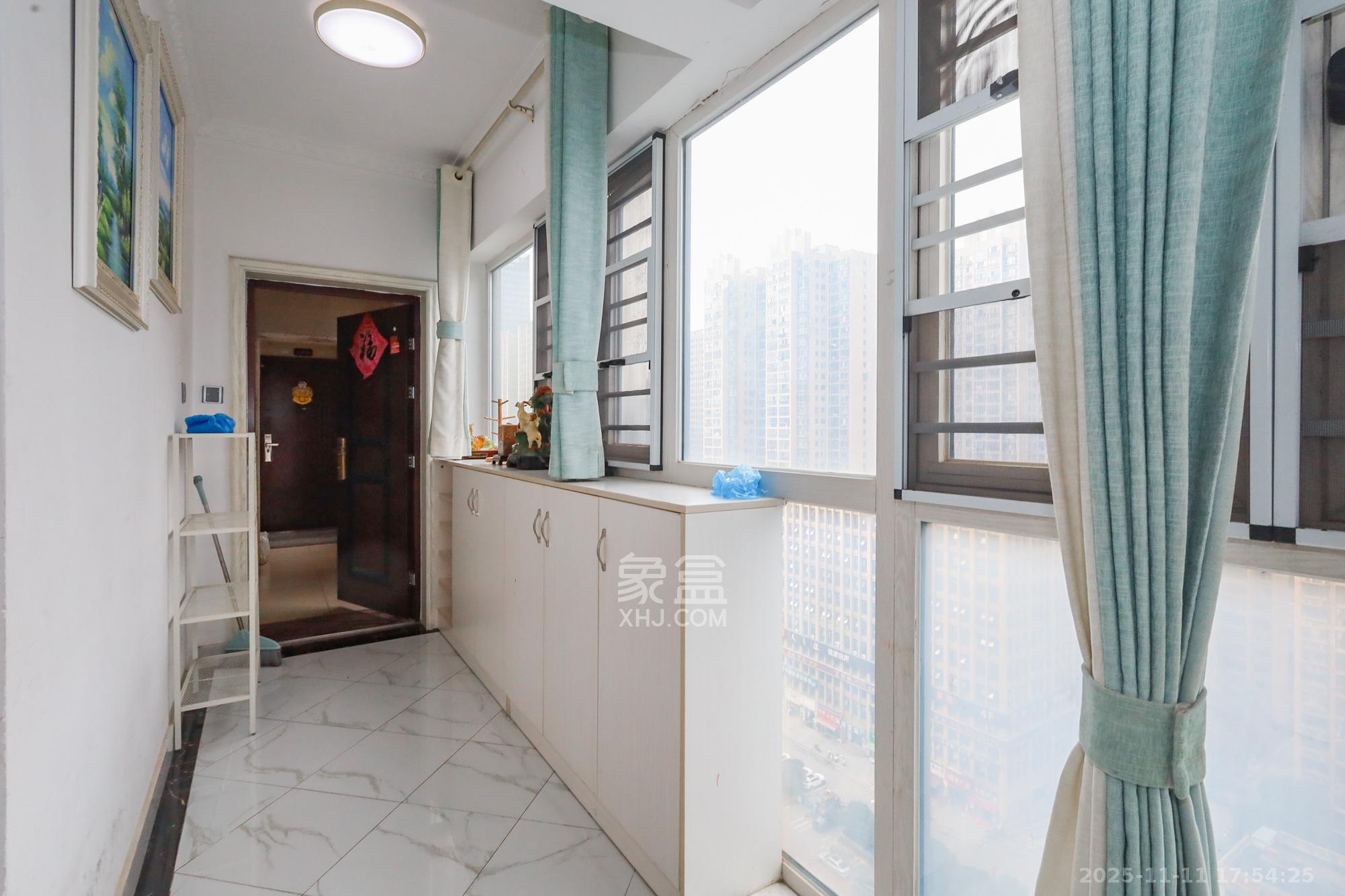 钰龙天下一期 3室2厅2卫 256.0万 钰龙天下一期 3室2厅2卫 256.0万阳台