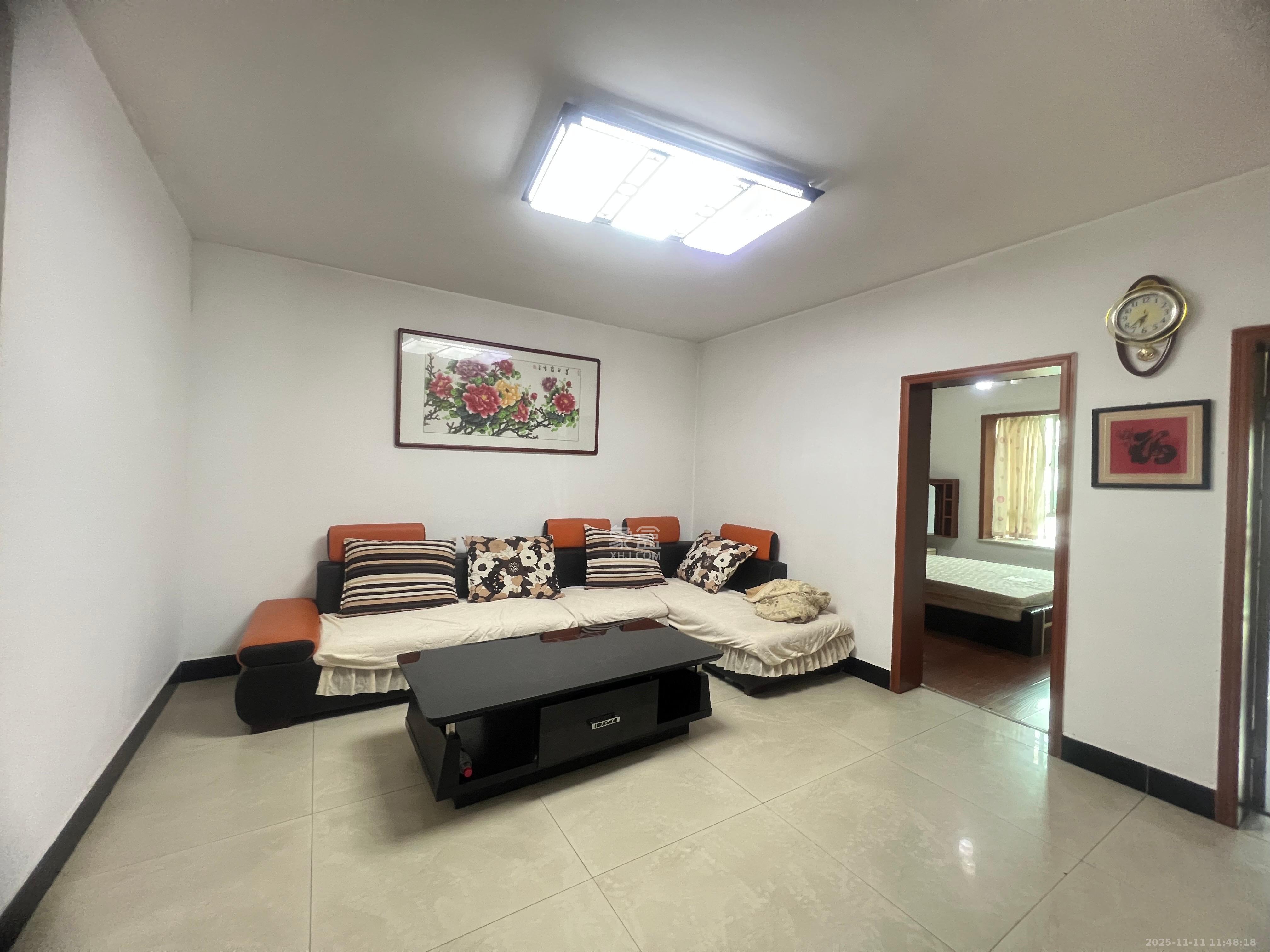 中南汽车世界  2室2厅1卫    1200.0元/月