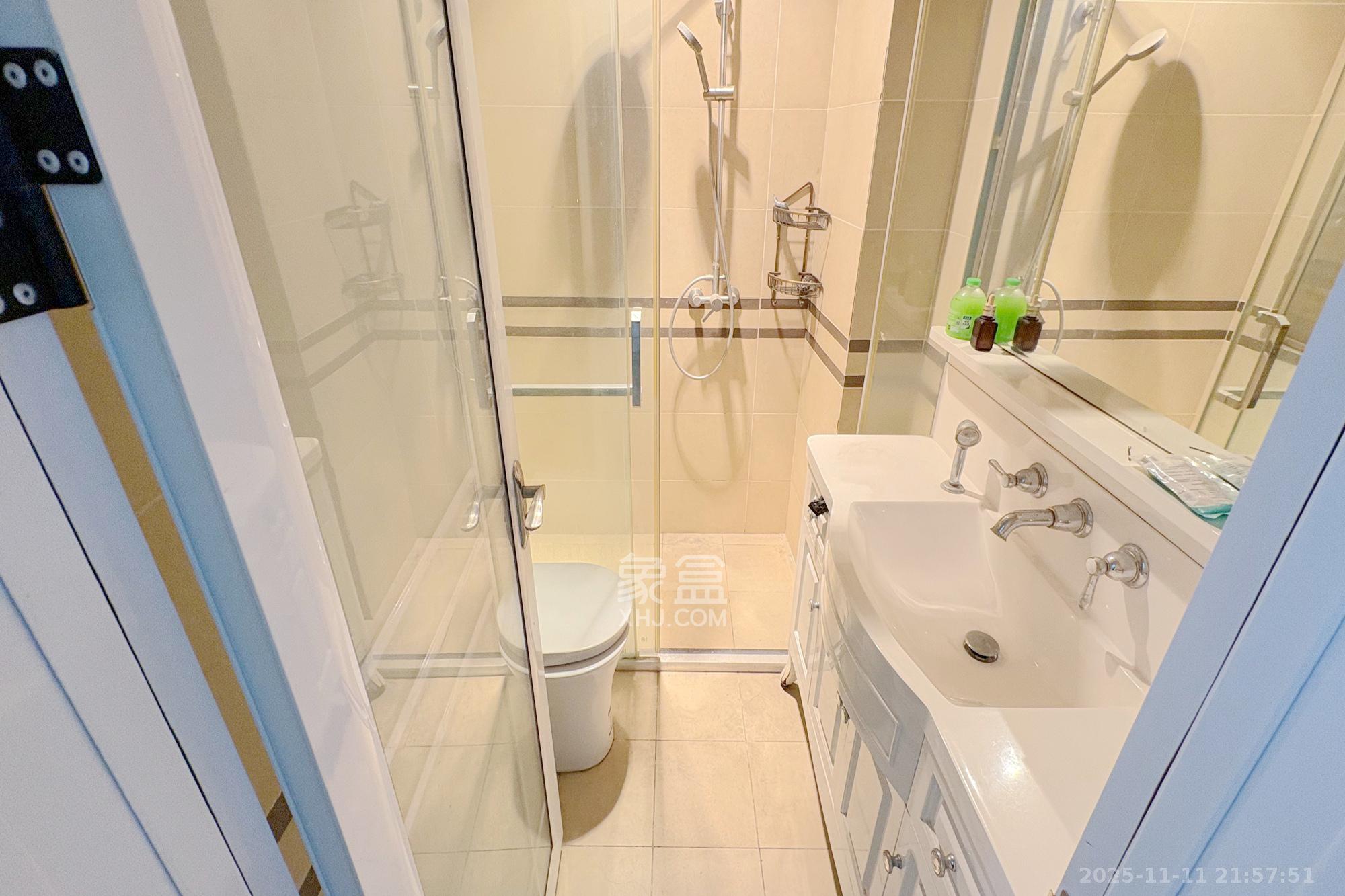 京电花园 5室2厅2卫 240.0万 京电花园 5室2厅2卫 240.0万卫生间