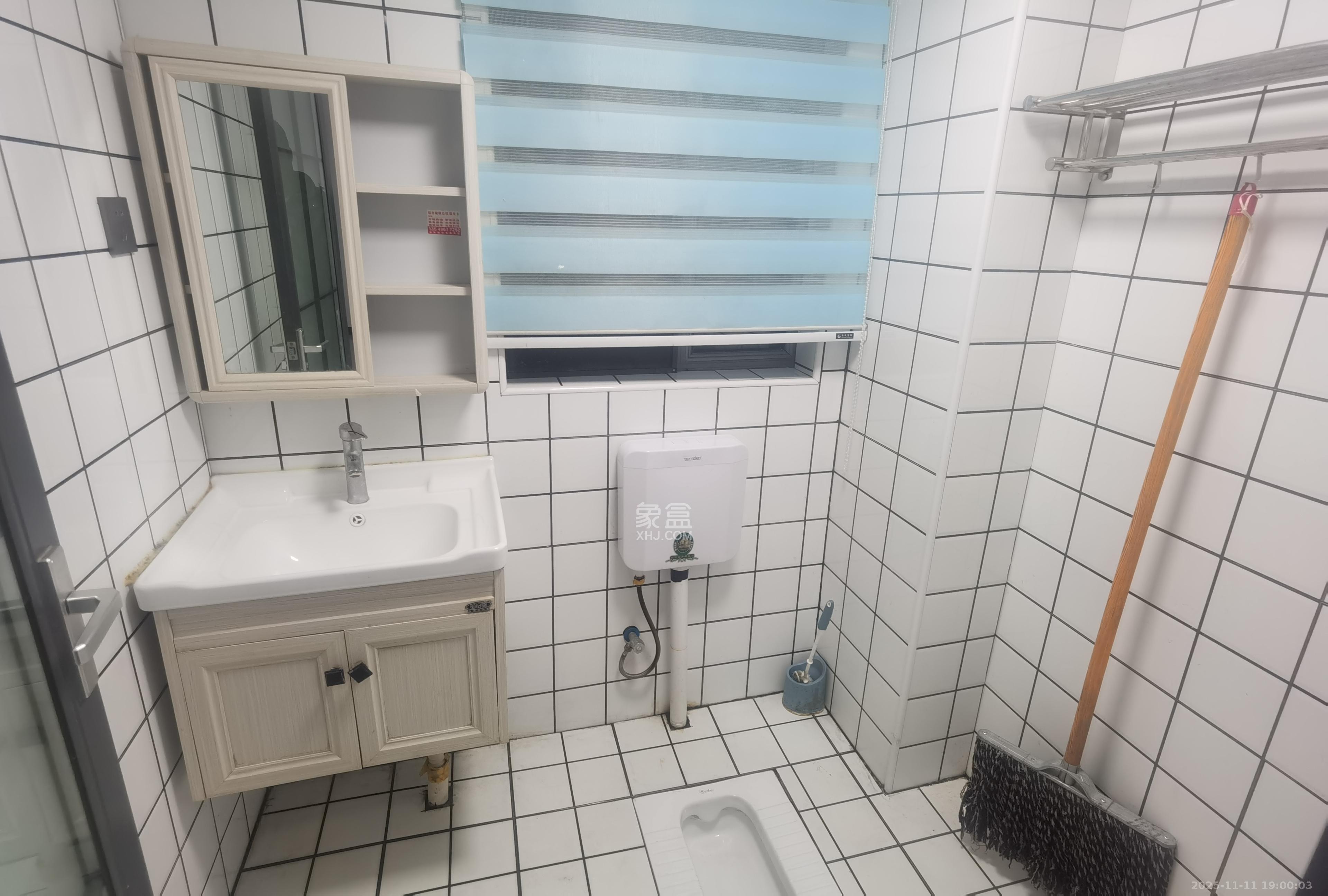 八方小区C区 3室2厅2卫 3500.0元/月 八方小区C区 3室2厅2卫 3500.0元/月室内图