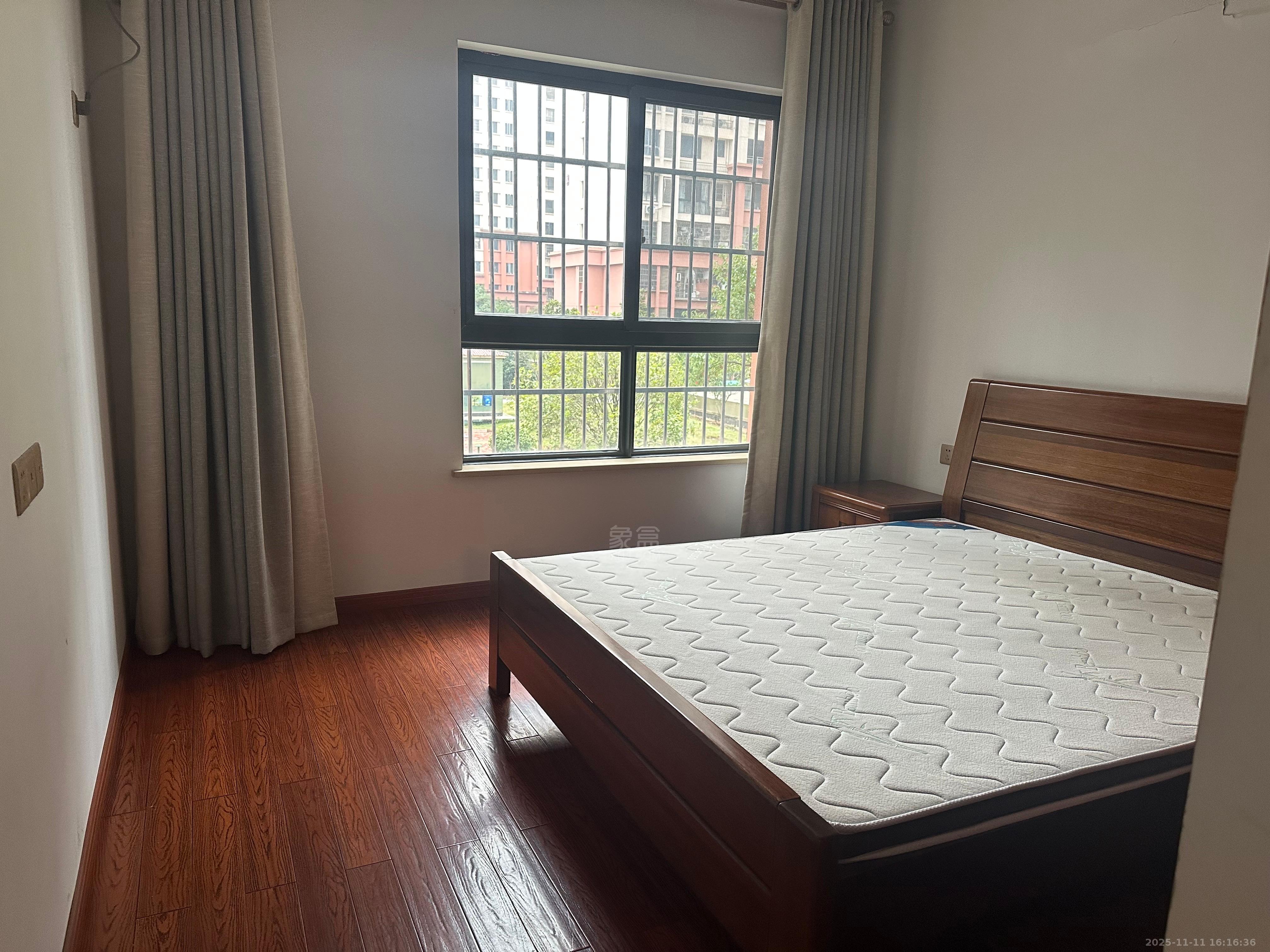 西郡佳园  1室0厅0卫    2000.0元/月室内图