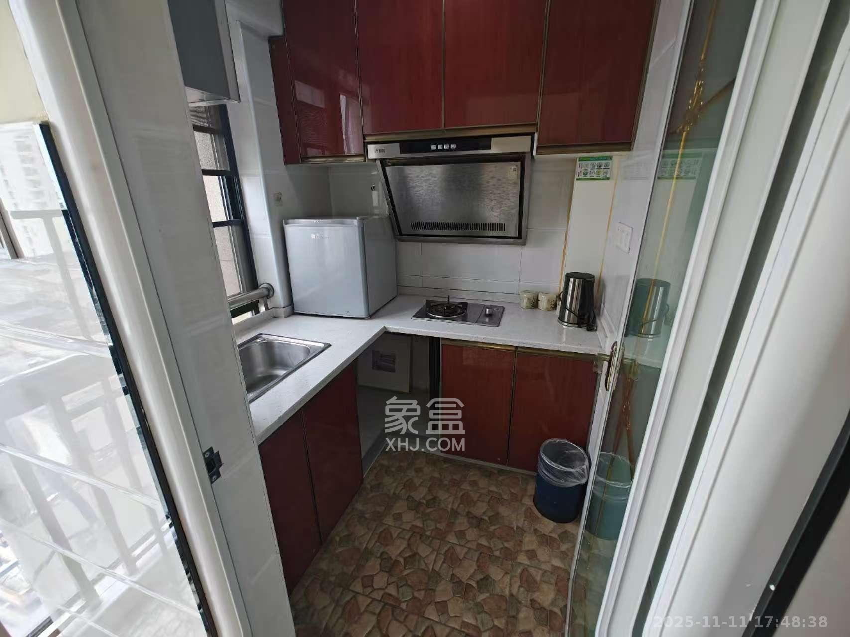 五一钻界  1室1厅1卫    2000.0元/月