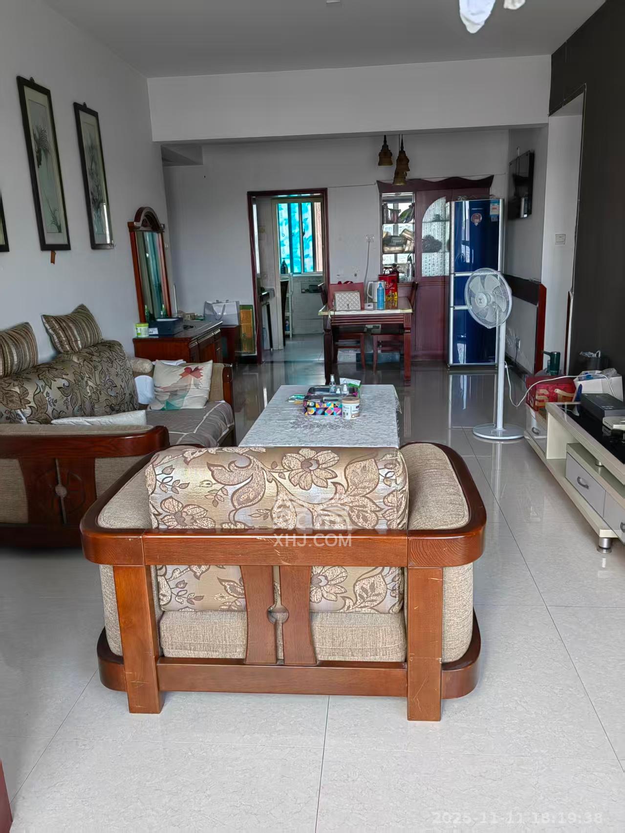 上河国际B座  2室2厅1卫    2400.0元/月