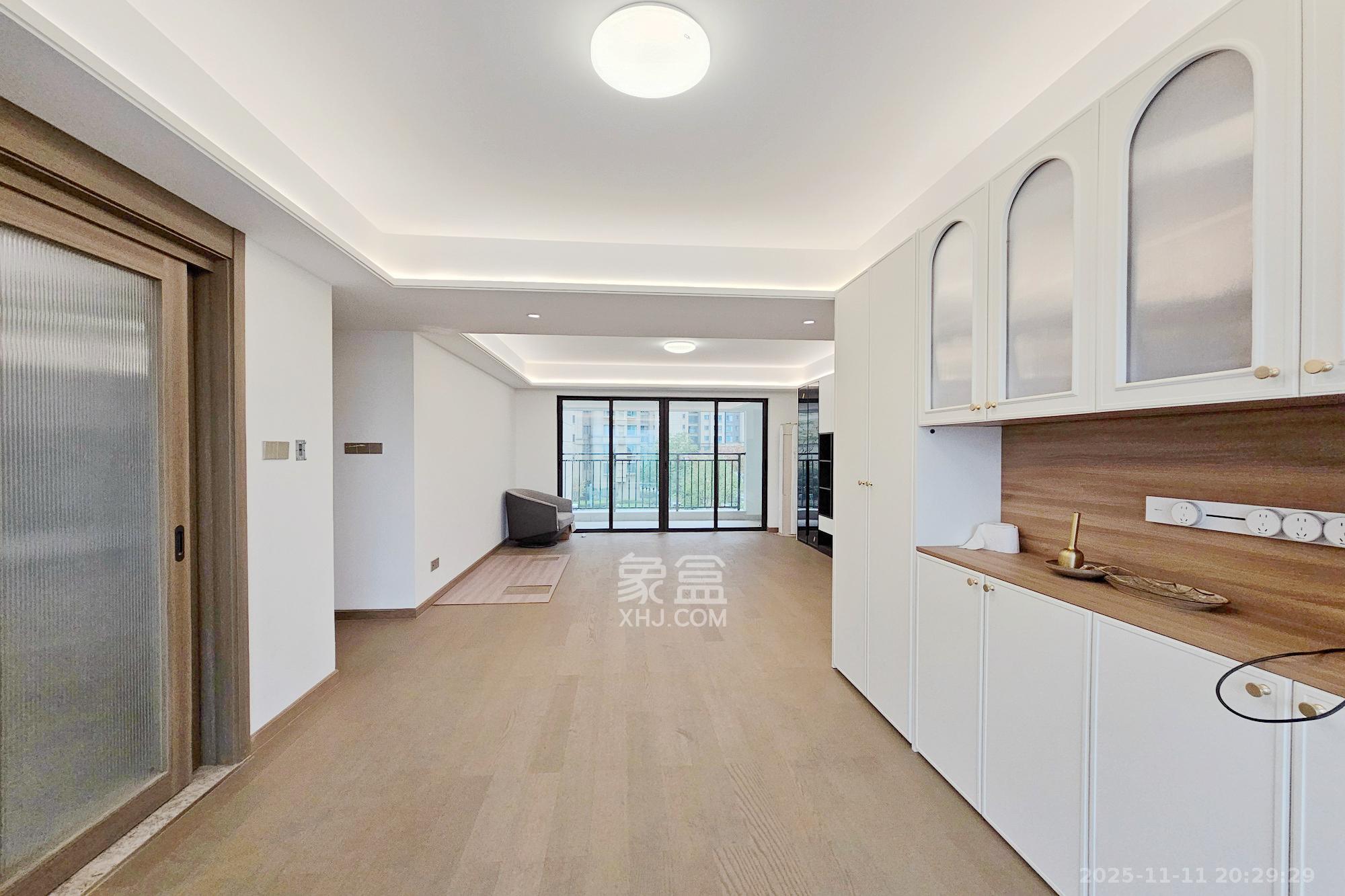 阳光城尚东湾青柠园 4室2厅2卫 140.0万 阳光城尚东湾青柠园 4室2厅2卫 140.0万客厅