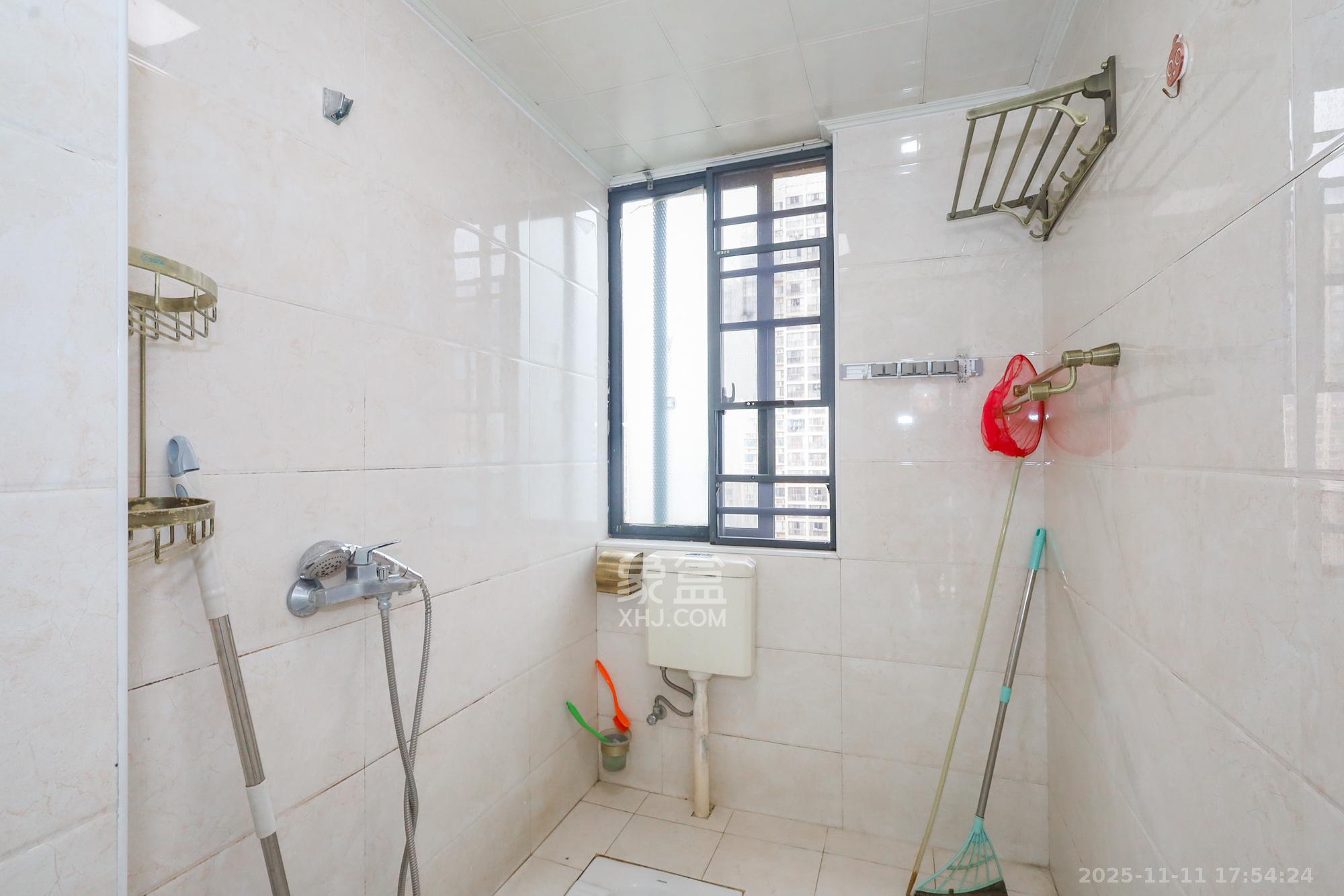 钰龙天下一期 3室2厅2卫 256.0万 钰龙天下一期 3室2厅2卫 256.0万卫生间