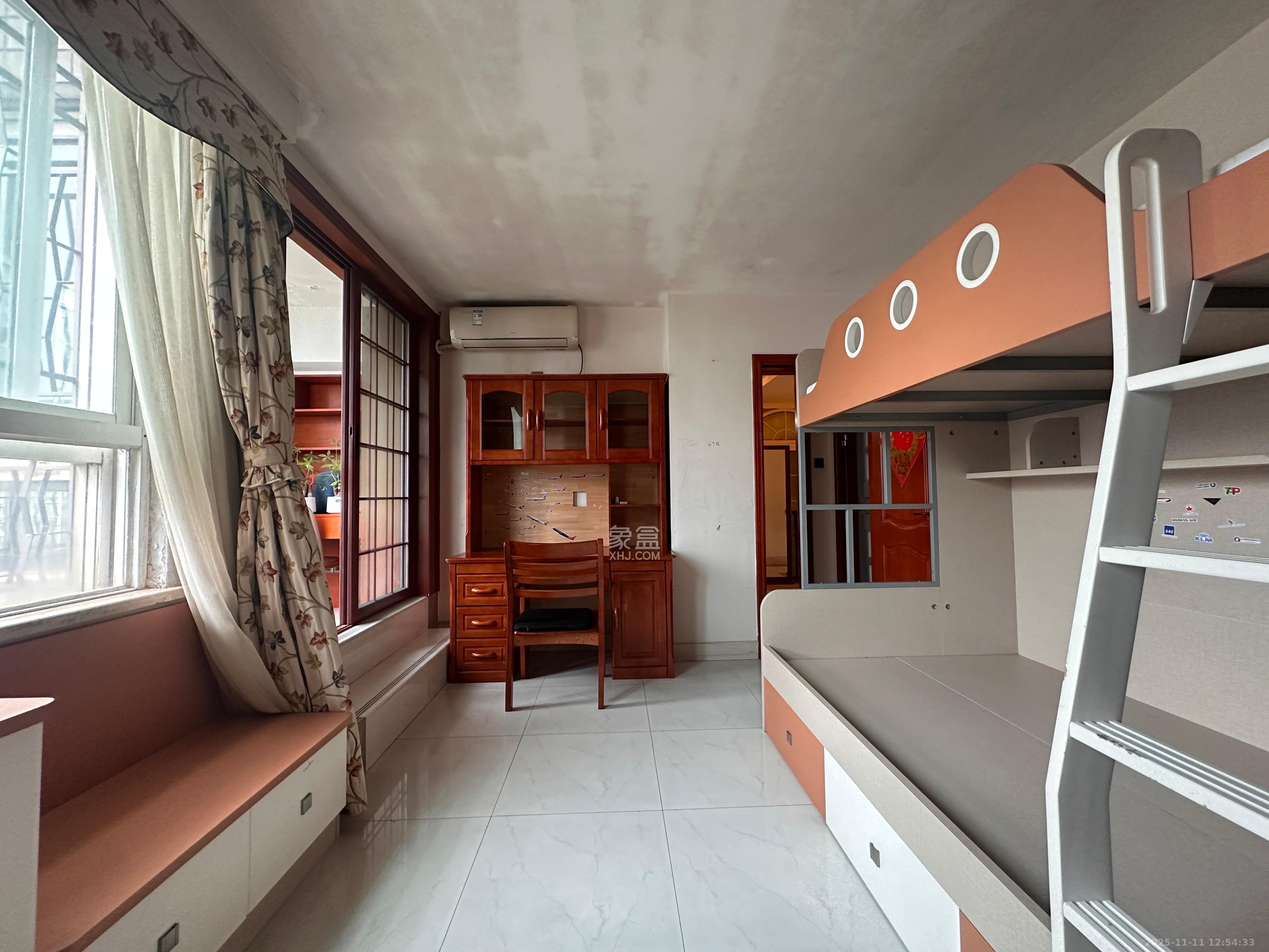 君临天厦  4室2厅2卫    8000.0元/月室内图