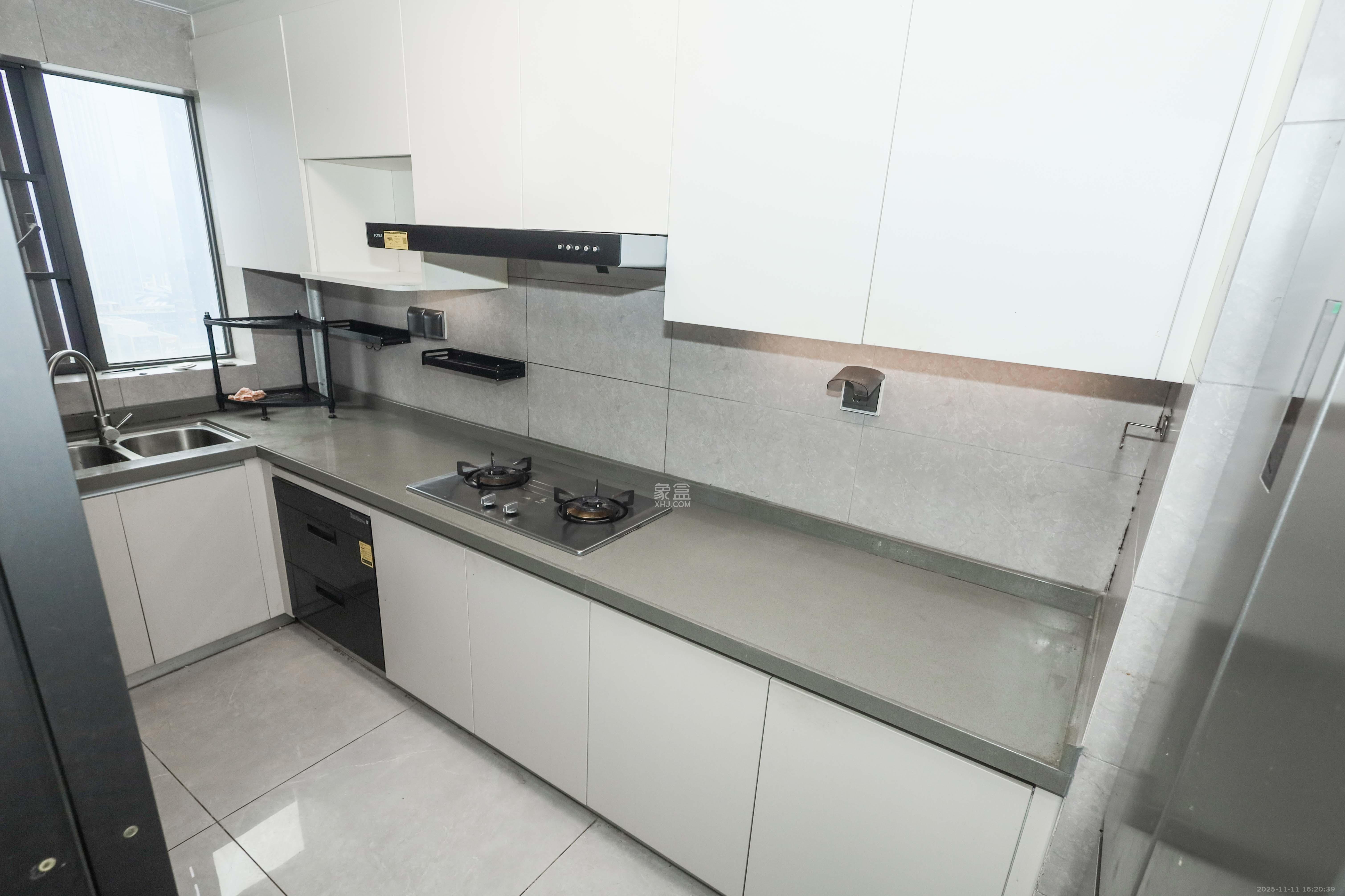 时代梅溪领峰  4室2厅2卫    168.0万厨房