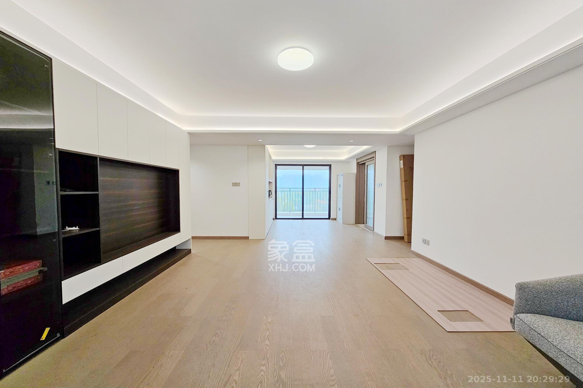 阳光城尚东湾青柠园  4室2厅2卫    140.0万客厅