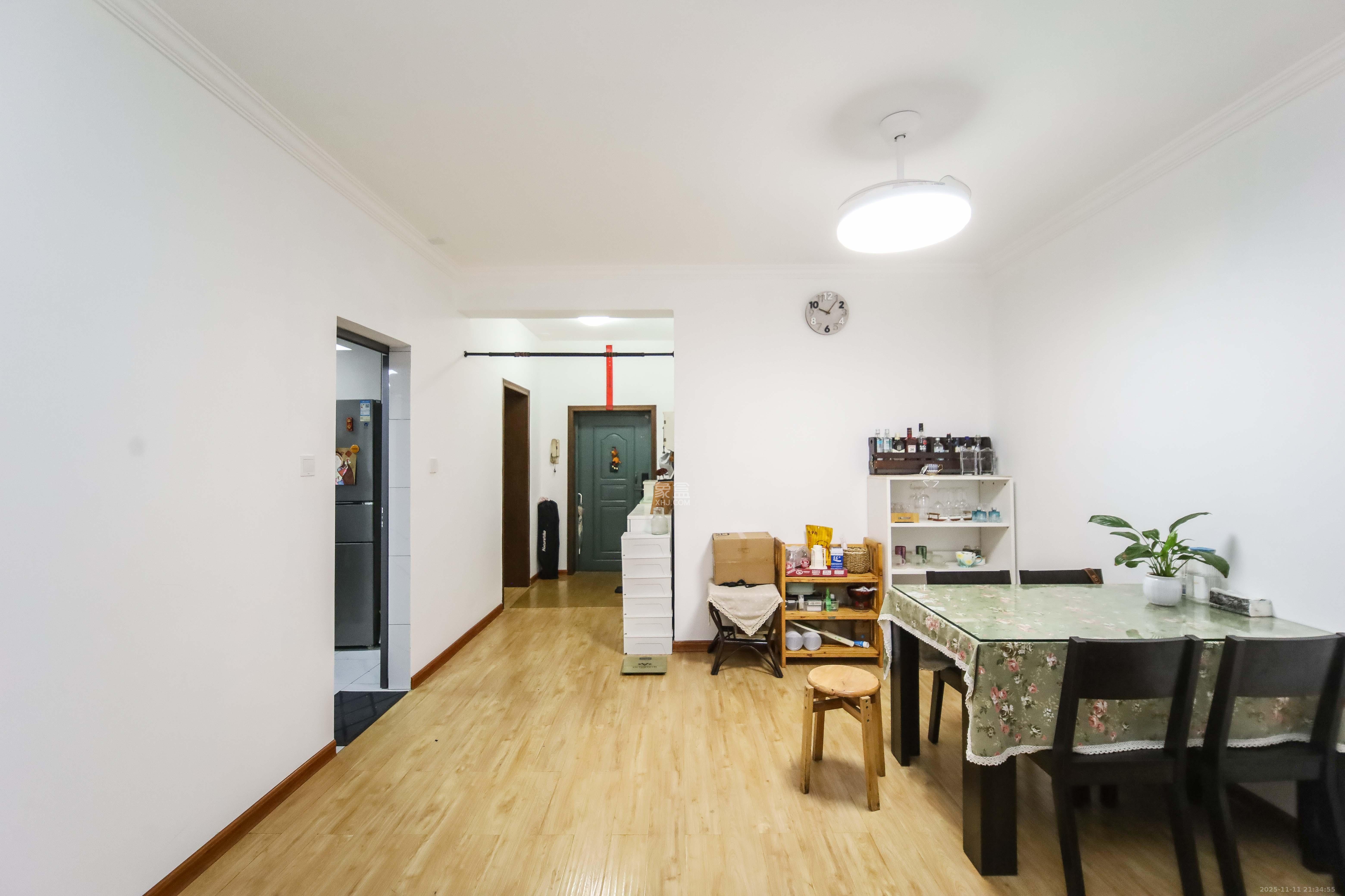 天域新都  2室2厅1卫    62.0万客厅