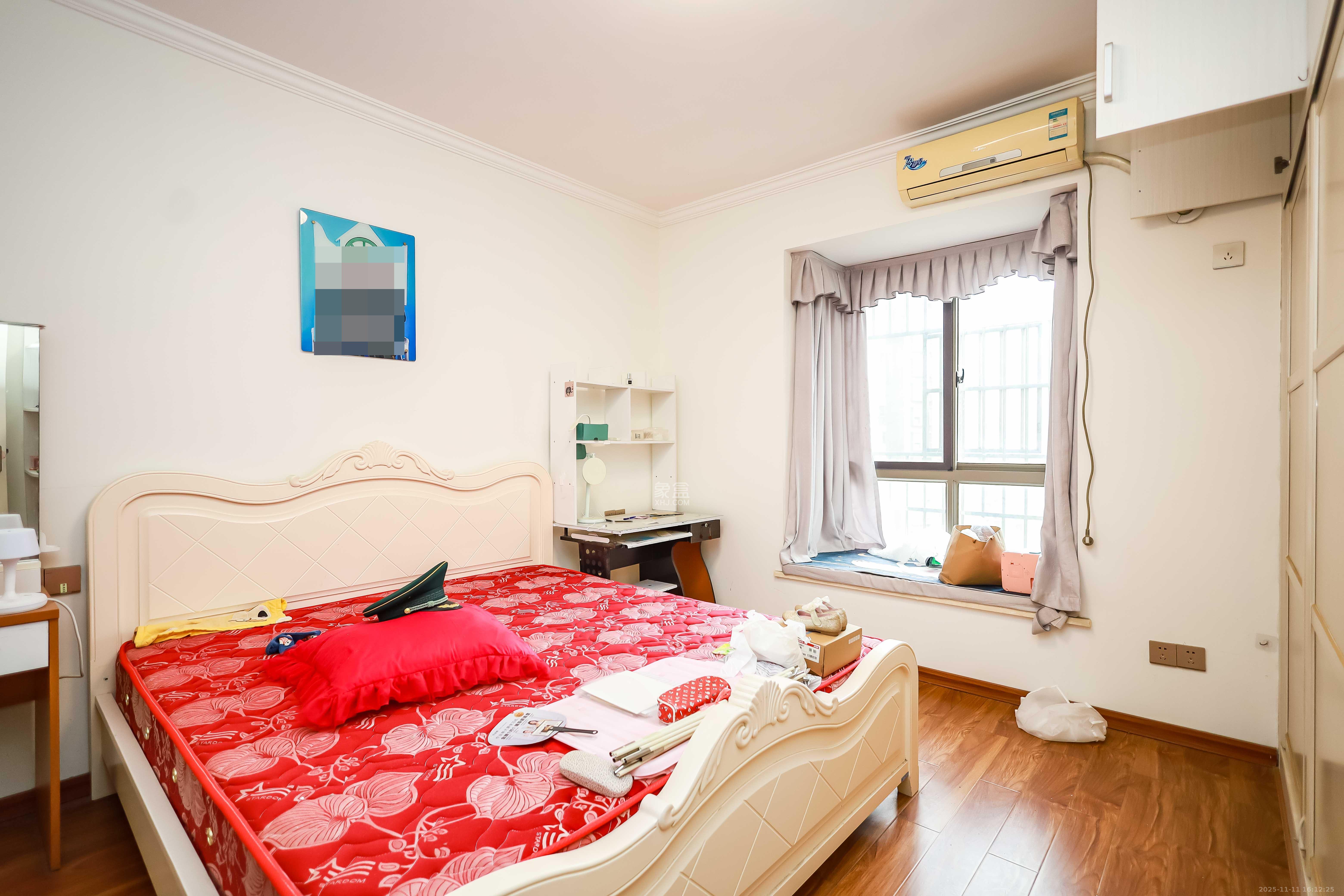 阳光晶城  4室2厅2卫    106.0万卧室