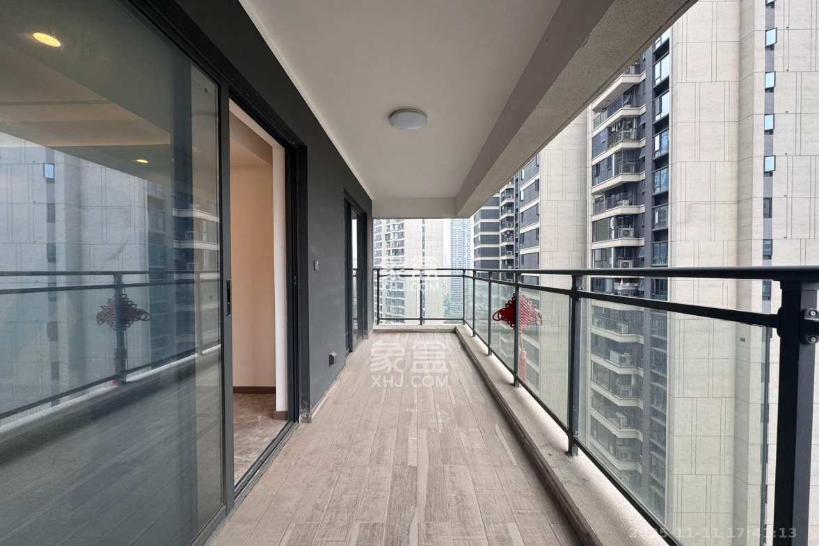 绿地V岛 3室2厅2卫 3300.0元/月 绿地V岛 3室2厅2卫 3300.0元/月室内图