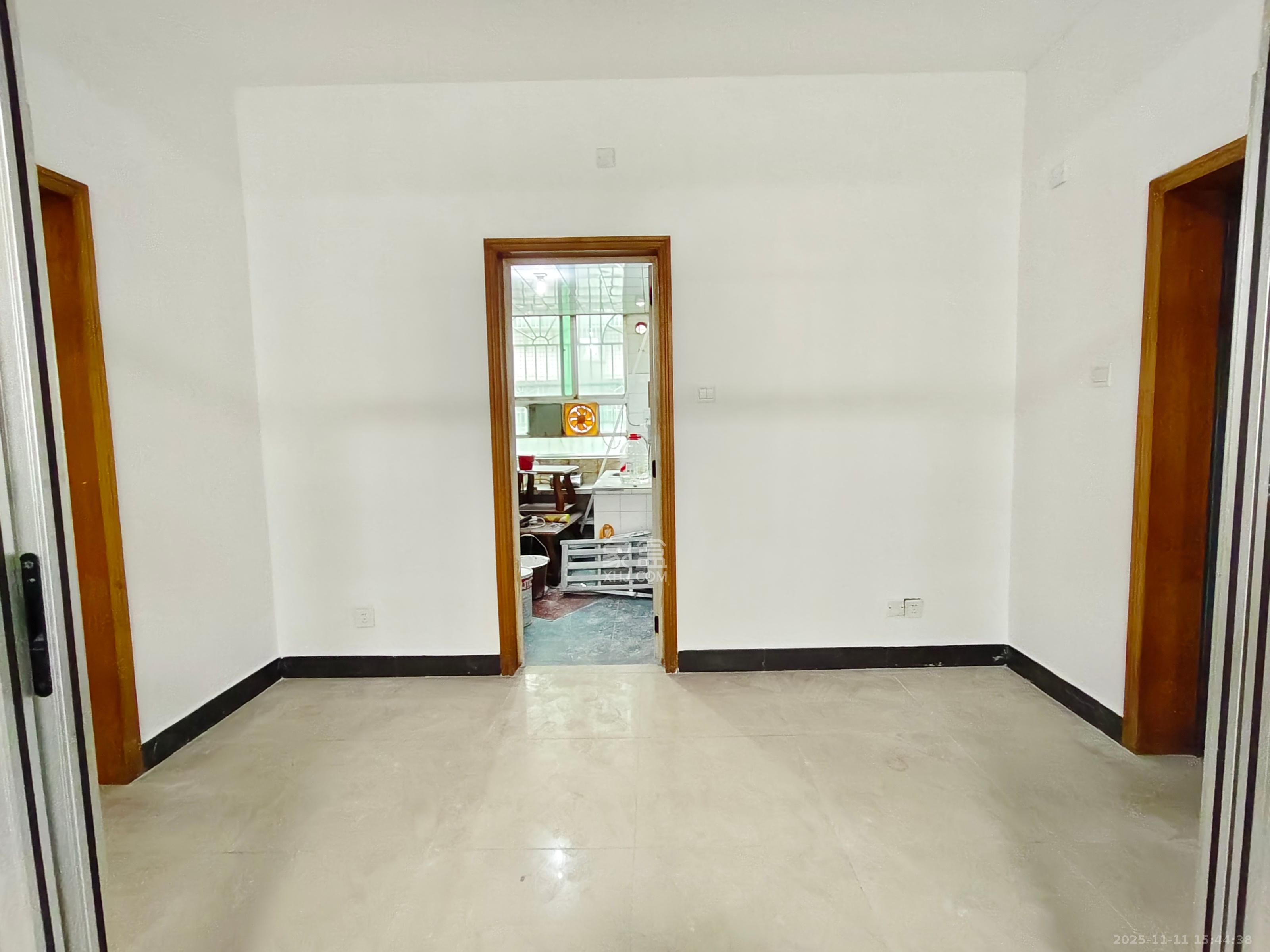 马王堆陶瓷城新合区  3室2厅1卫    1800.0元/月室内图