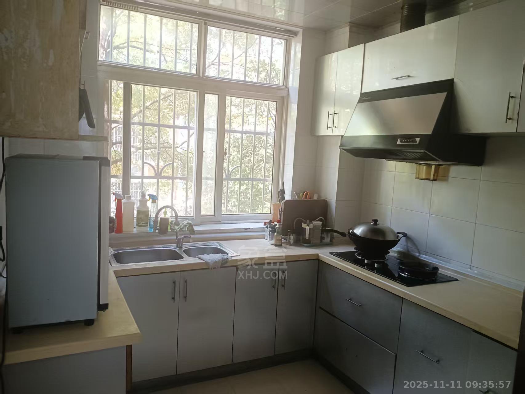 珠江丽园  3室2厅2卫    1700.0元/月室内图