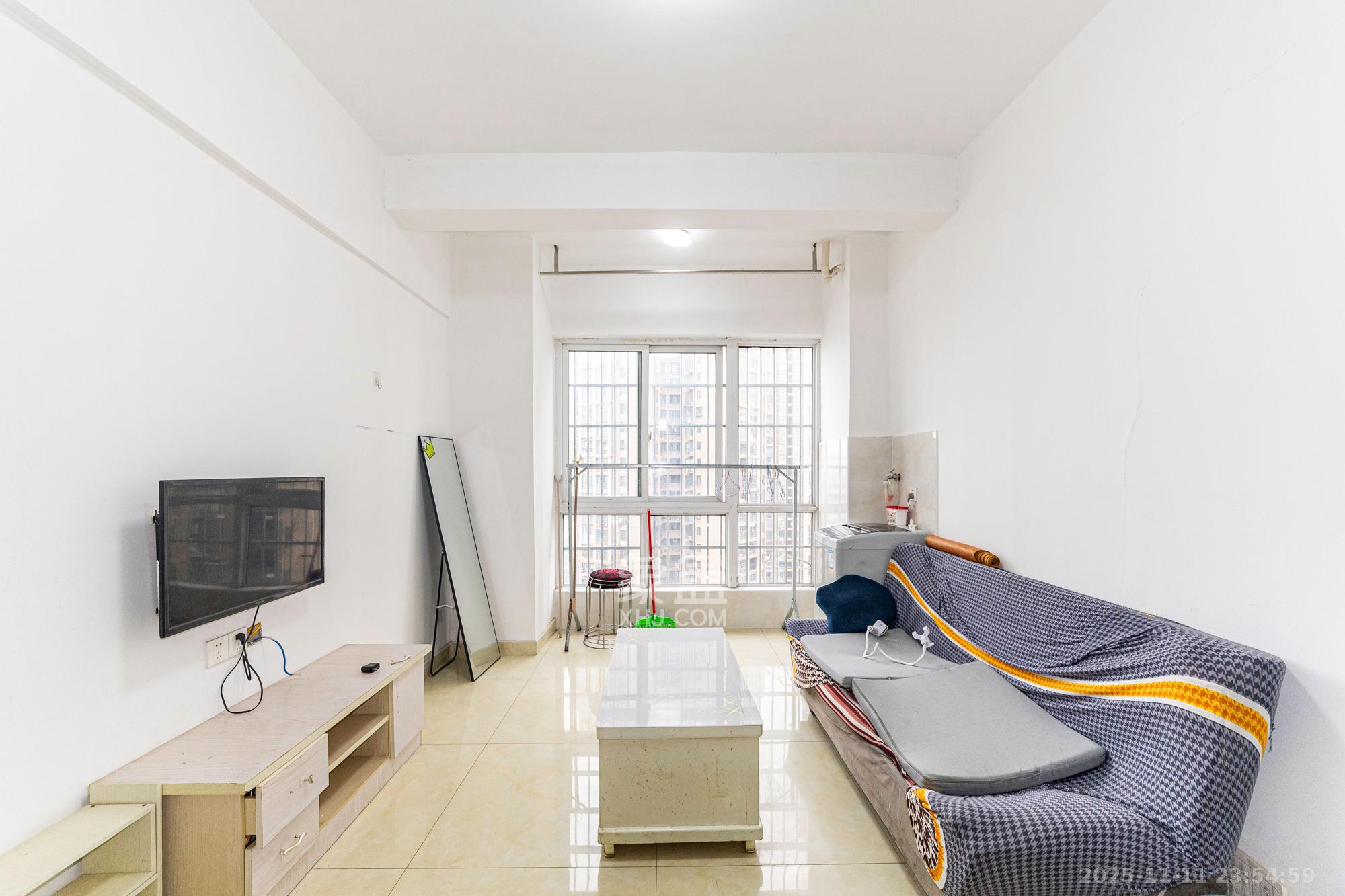 光明城市(星辰青年城) 2室1厅1卫 30.8万 光明城市(星辰青年城) 2室1厅1卫 30.8万客厅