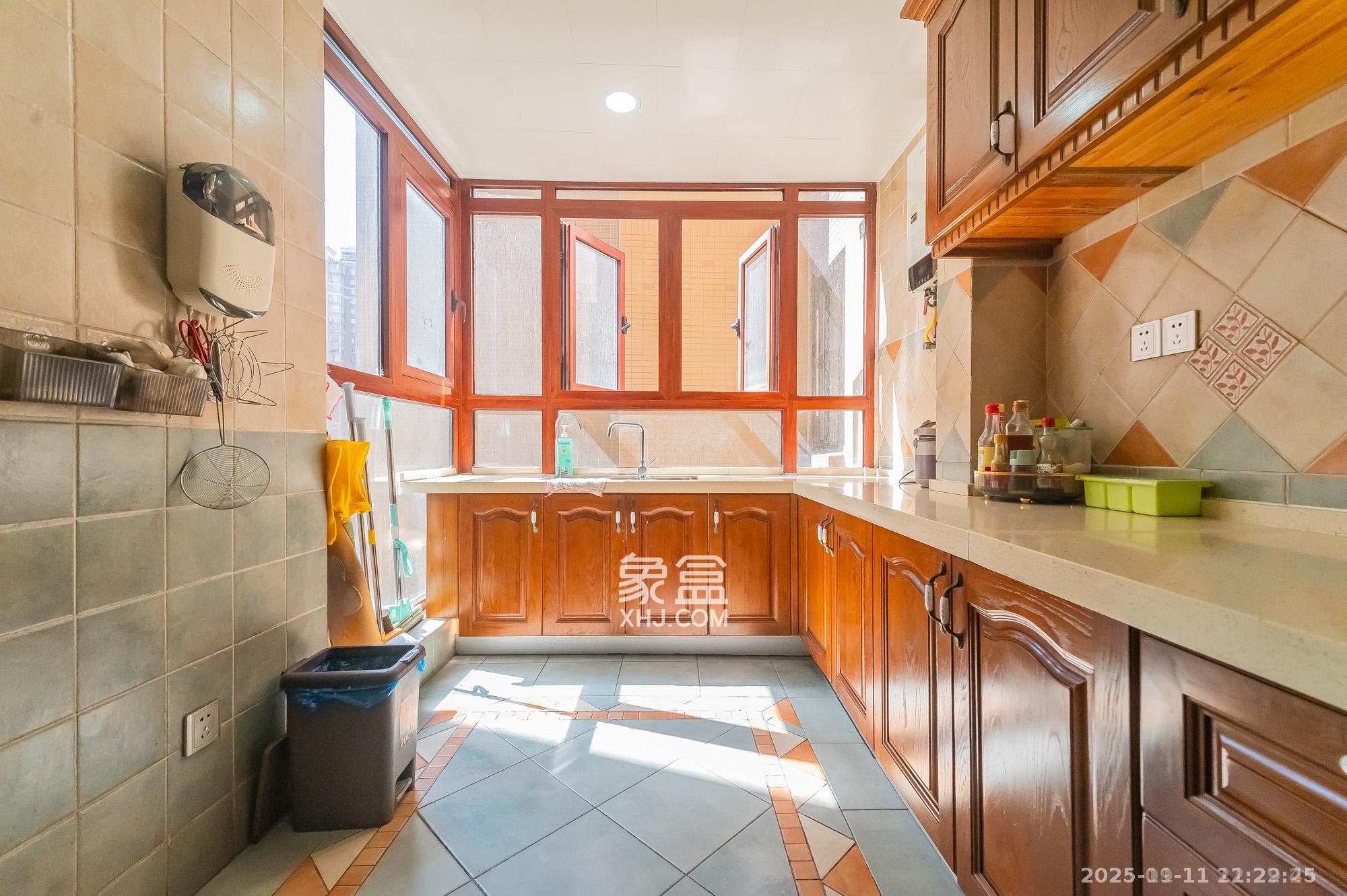 华润凤凰城三期  4室2厅2卫    5000.0元/月室内图