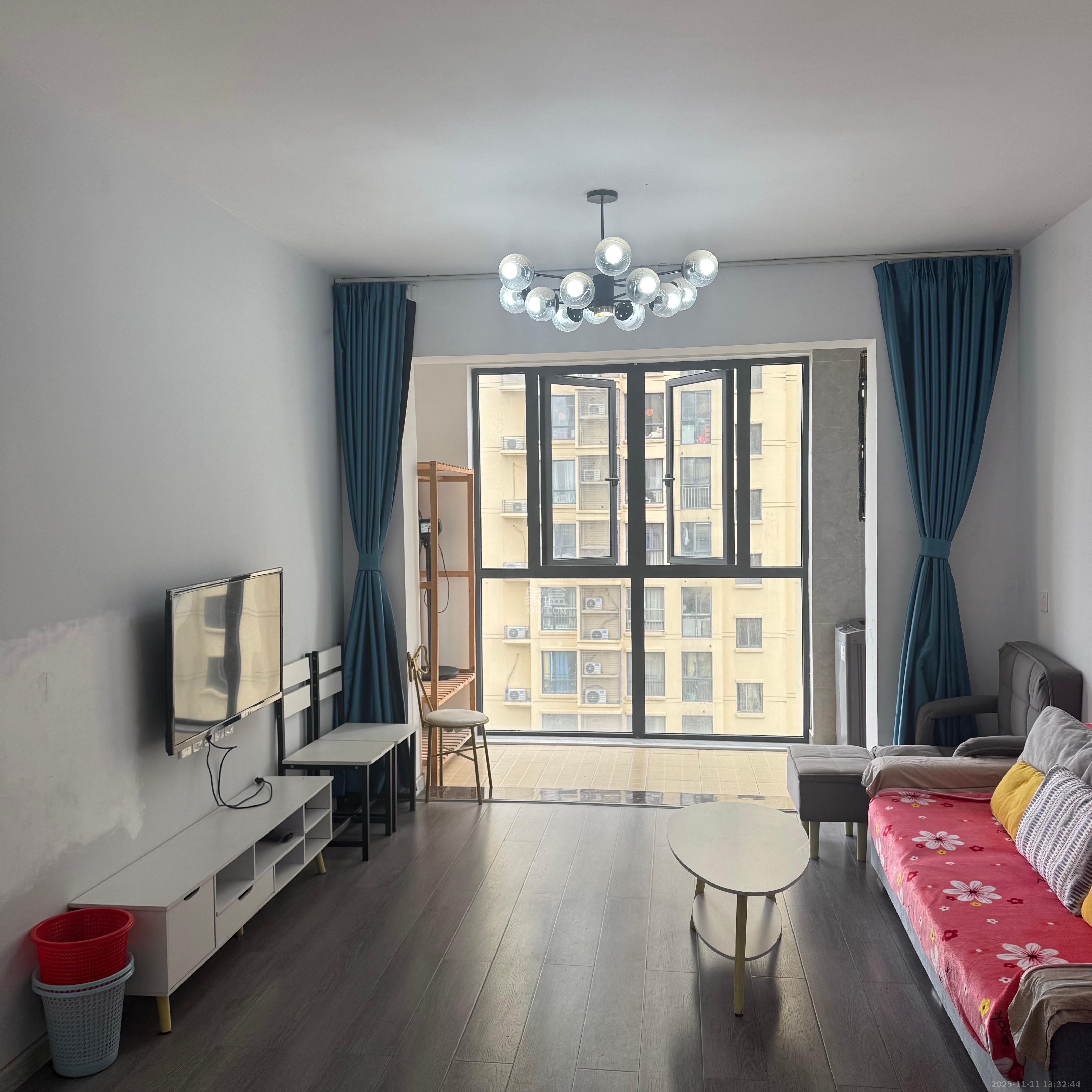 蓝光幸福满庭  2室2厅1卫    1800.0元/月