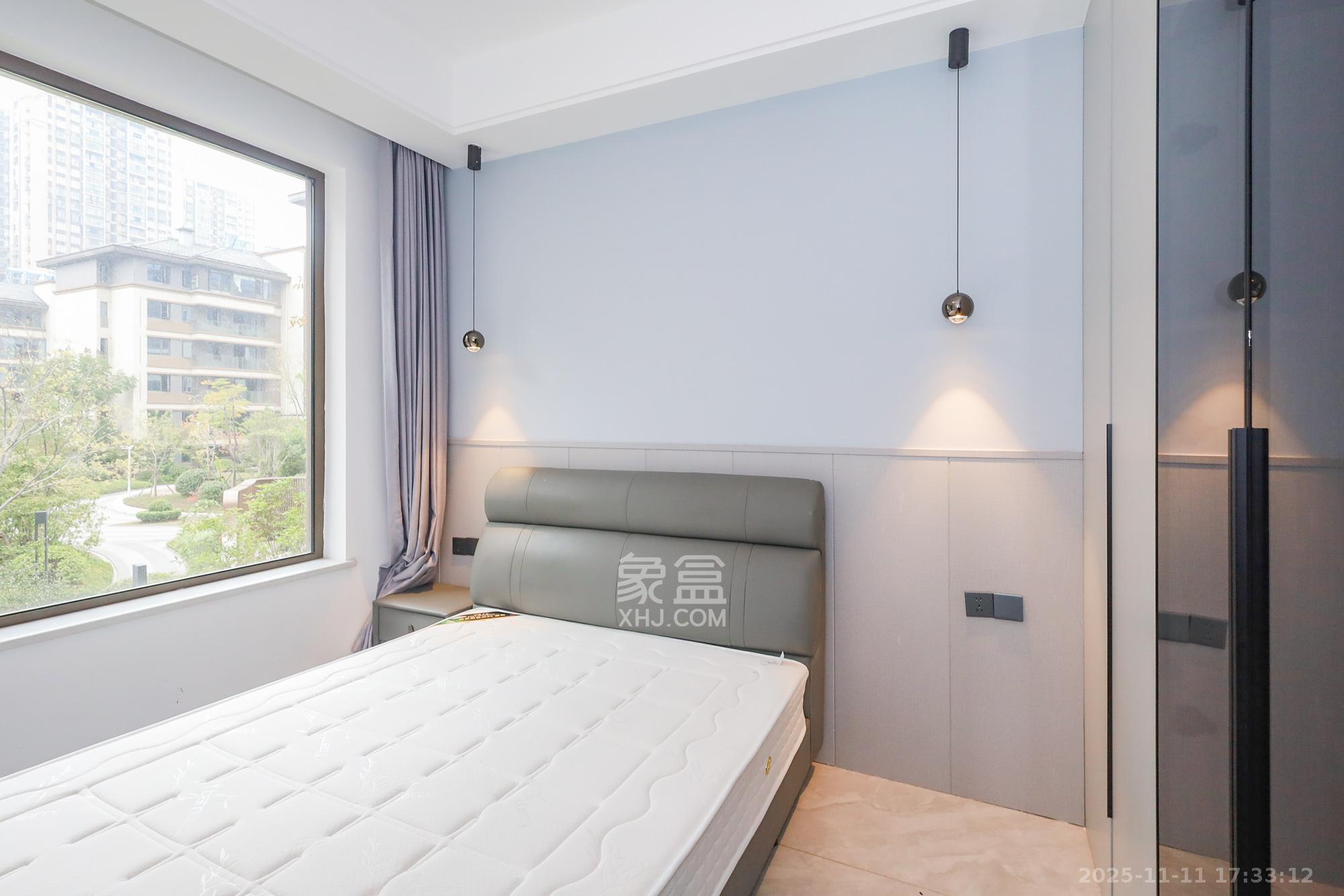 正荣滨江紫阙台  4室2厅3卫    330.0万卧室