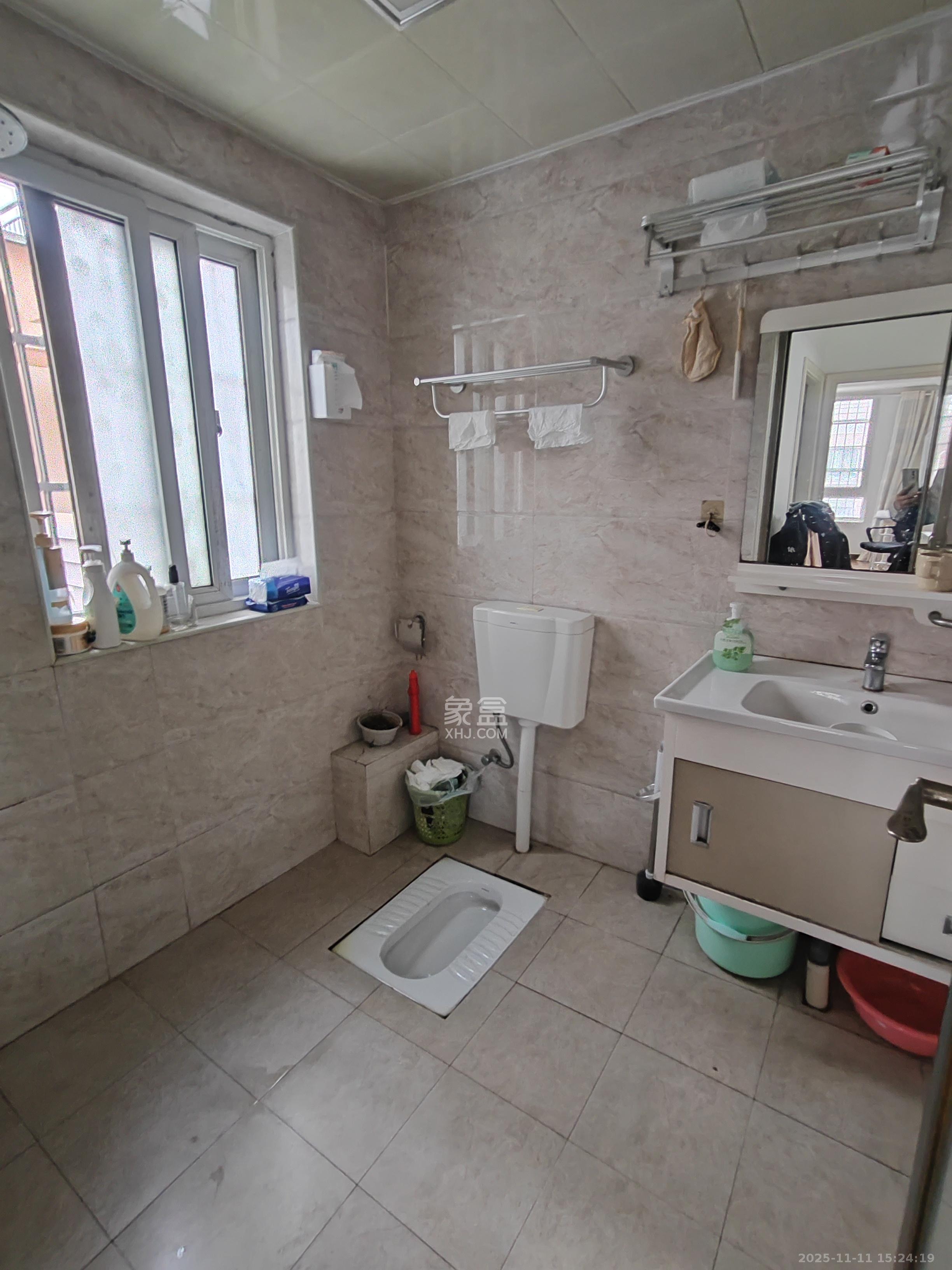 山水湾  2室2厅1卫    1600.0元/月室内图