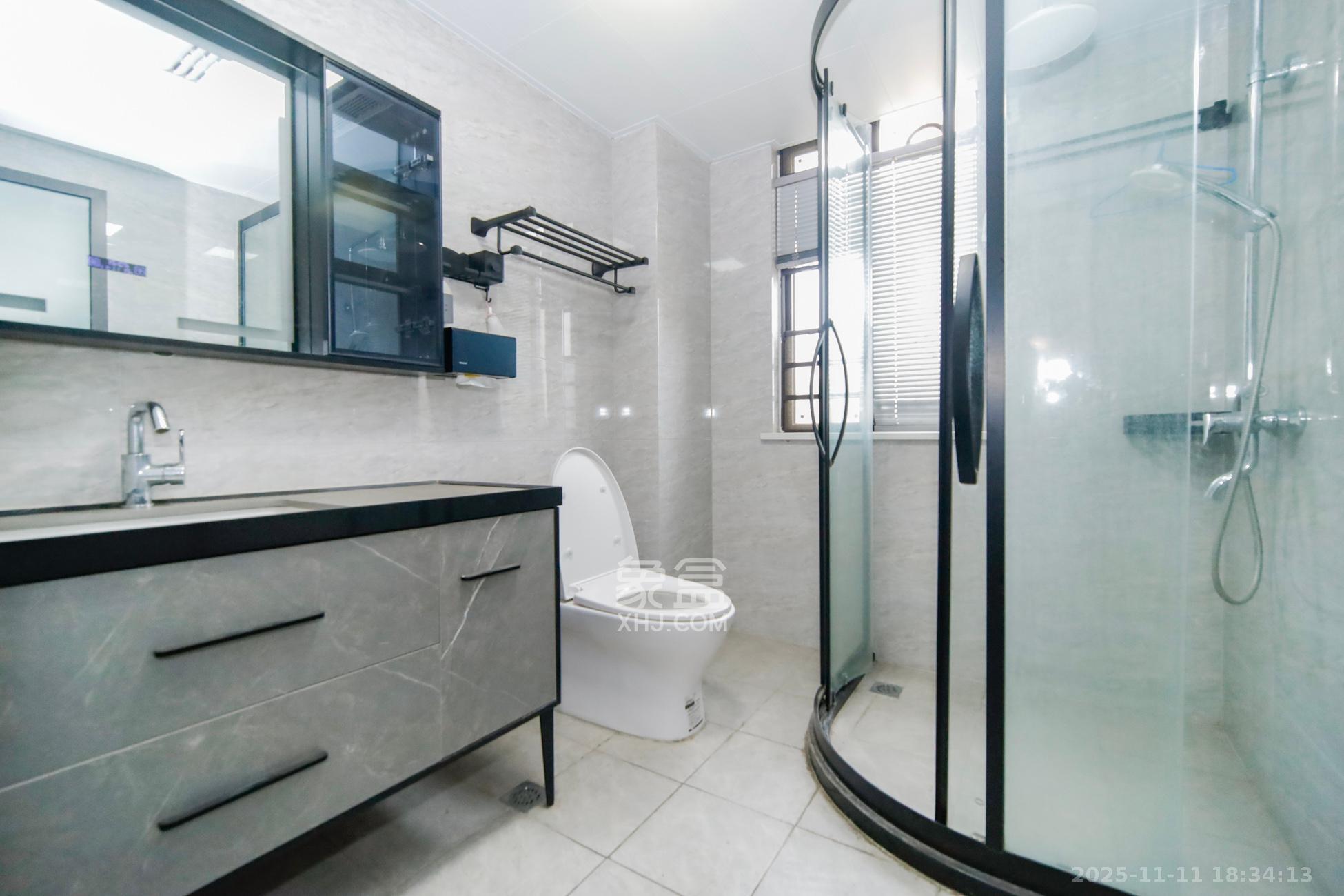 南城印象  4室2厅2卫    118.0万卫生间