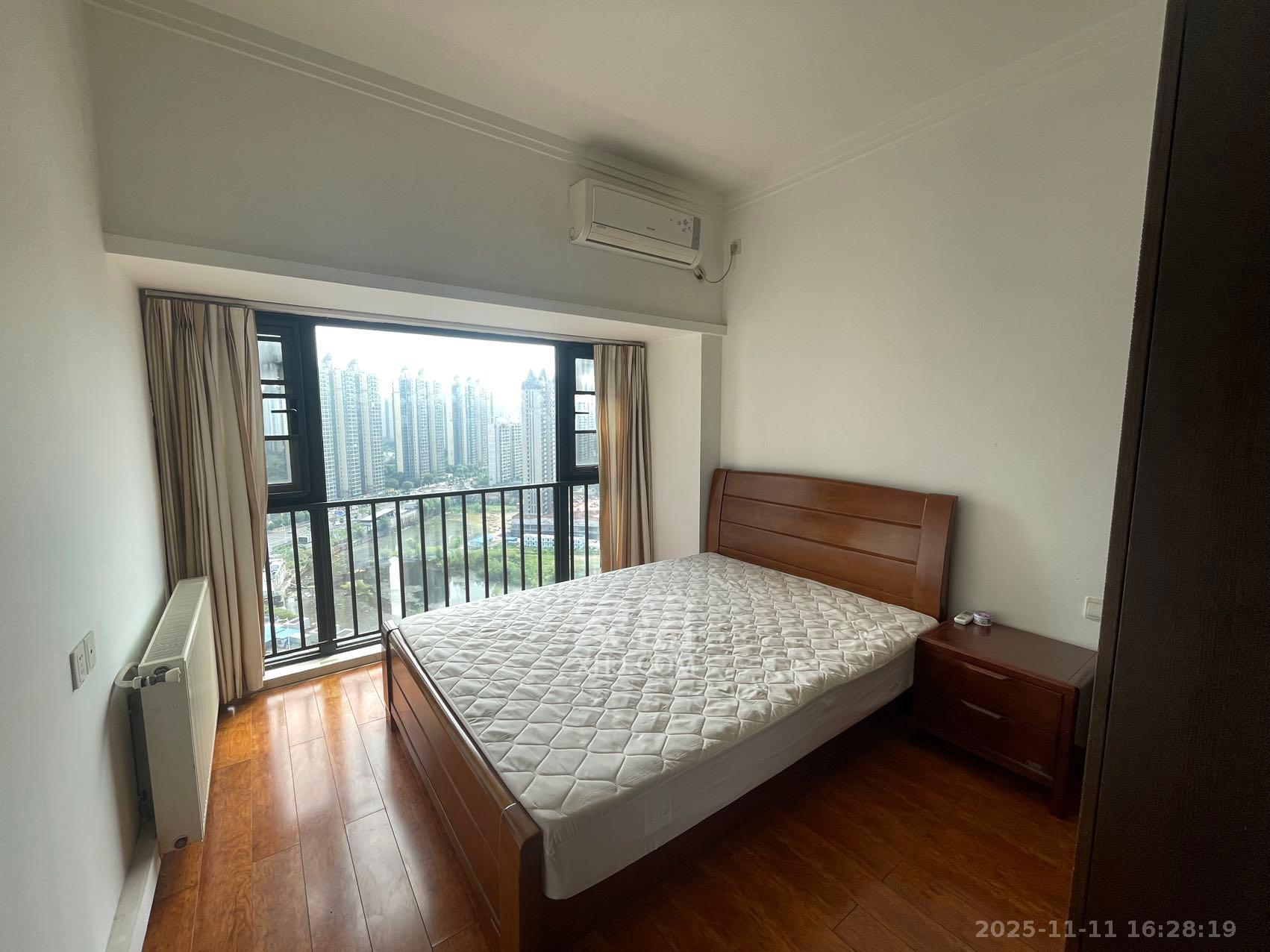 藏珑湖上国际花园 4室2厅2卫 5800.0元/月 藏珑湖上国际花园 4室2厅2卫 5800.0元/月室内图