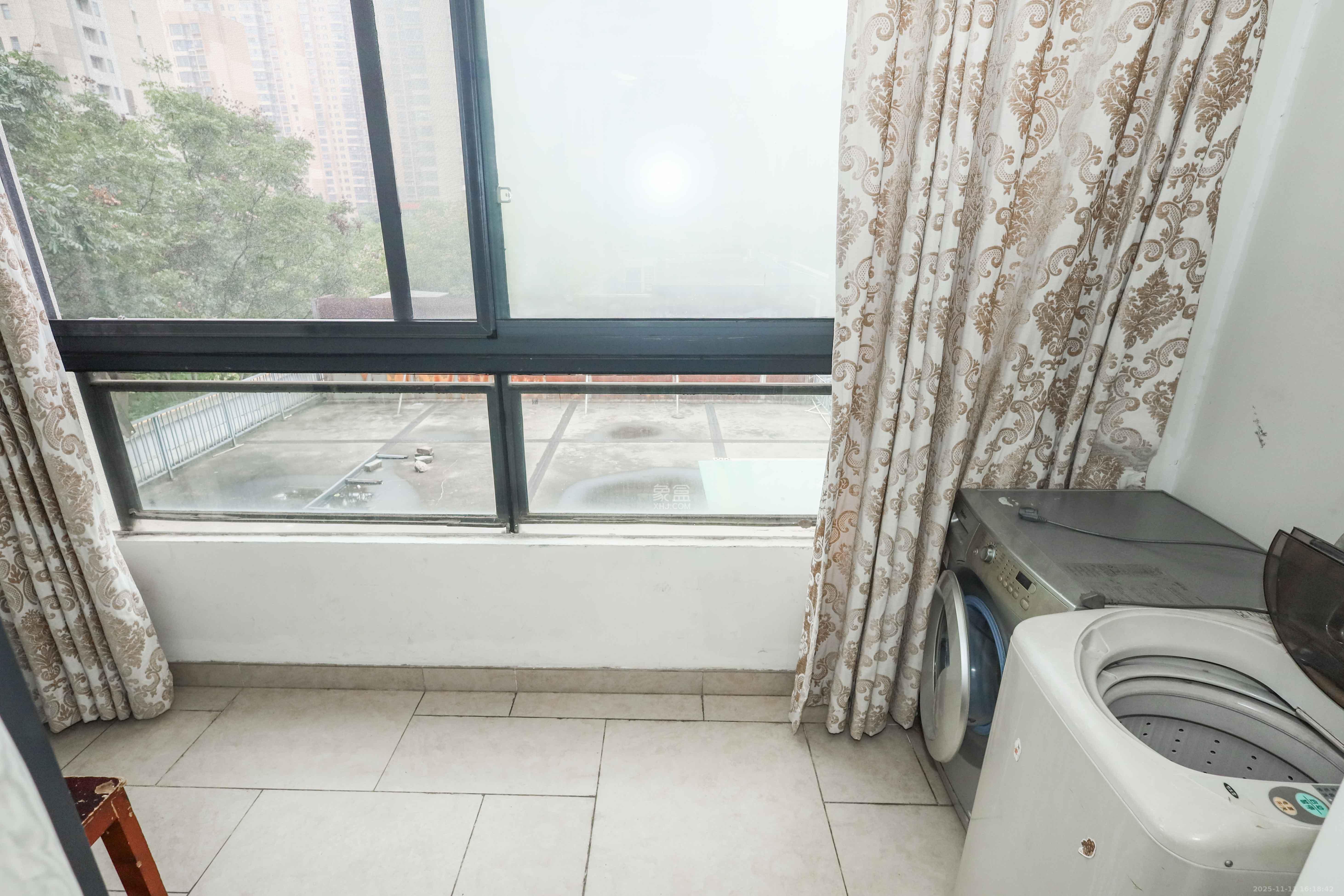 好莱城(弘德西街) 2室2厅1卫 60.8万 好莱城(弘德西街) 2室2厅1卫 60.8万阳台