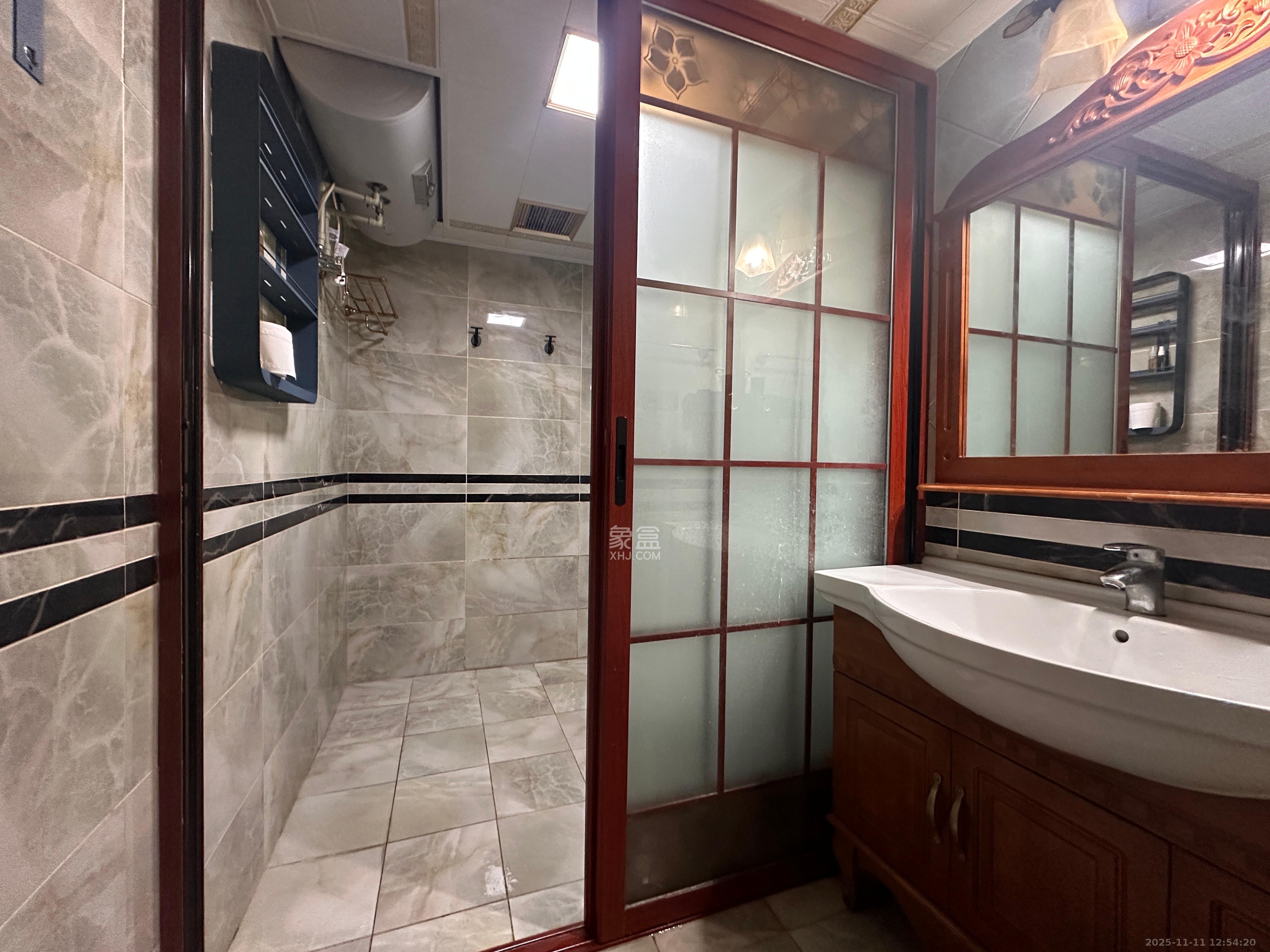 君临天厦  4室2厅2卫    8000.0元/月室内图