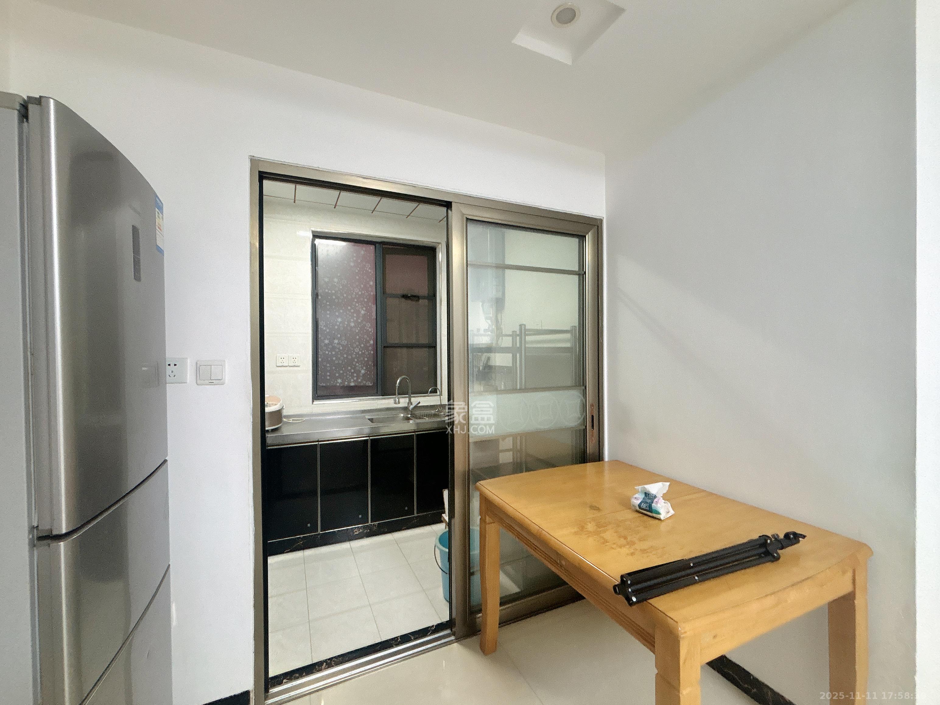 荣盛花语馨苑 3室1厅1卫 2400.0元/月 荣盛花语馨苑 3室1厅1卫 2400.0元/月室内图