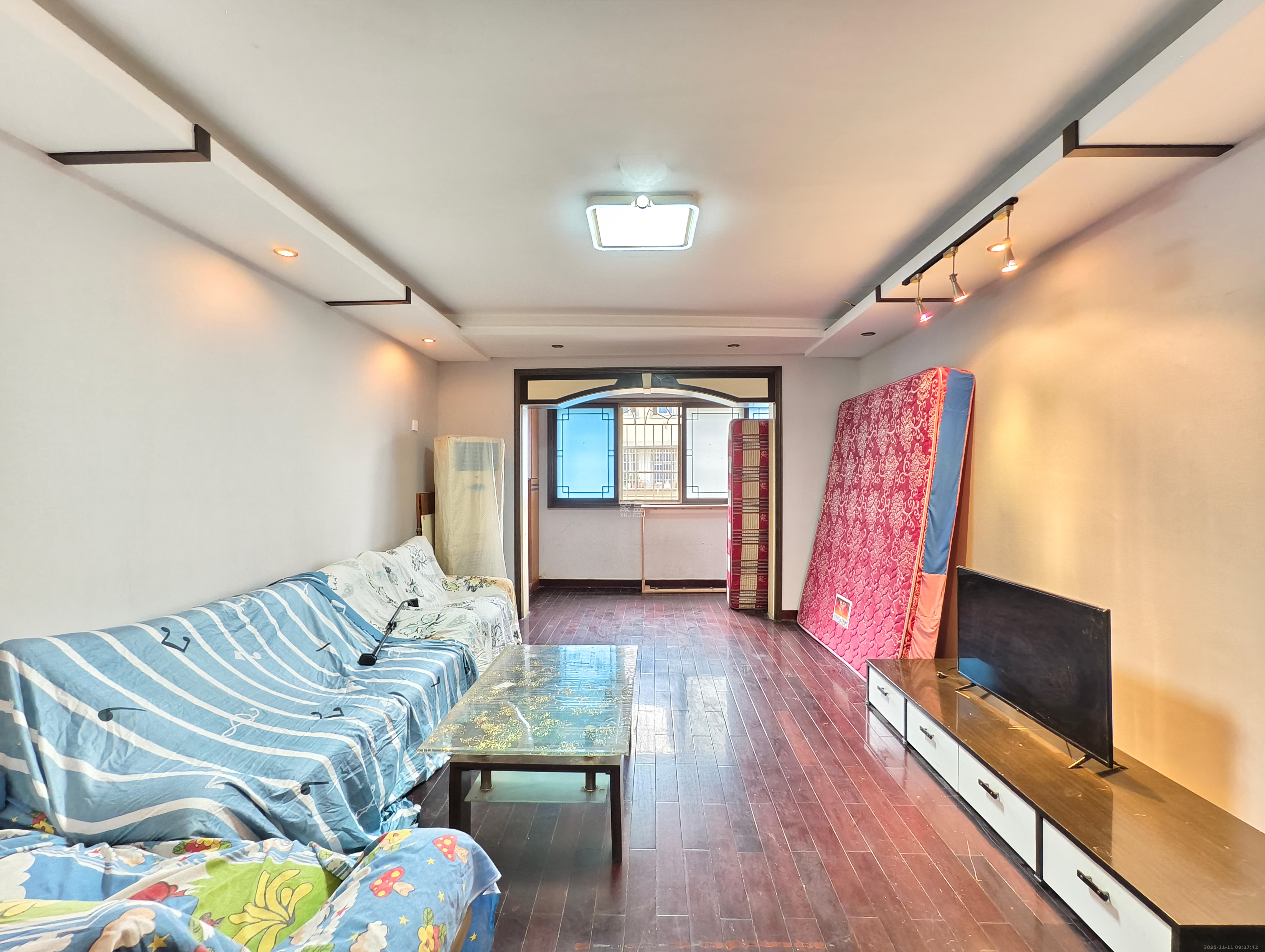 岳银小区(一二三五村) 3室2厅2卫 2400.0元/月 岳银小区(一二三五村) 3室2厅2卫 2400.0元/月室内图