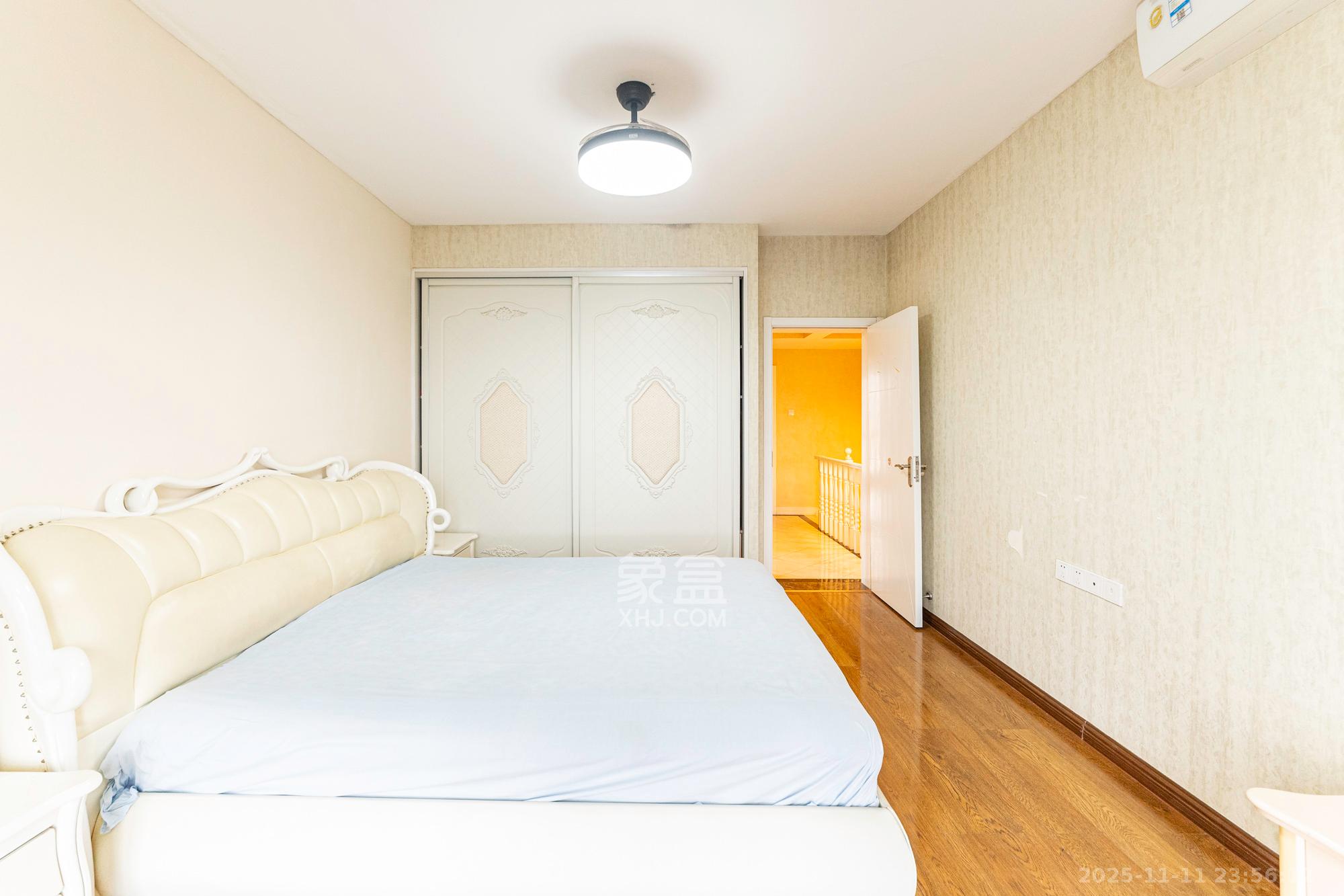 星湖湾一期高层  4室2厅2卫    108.0万卧室