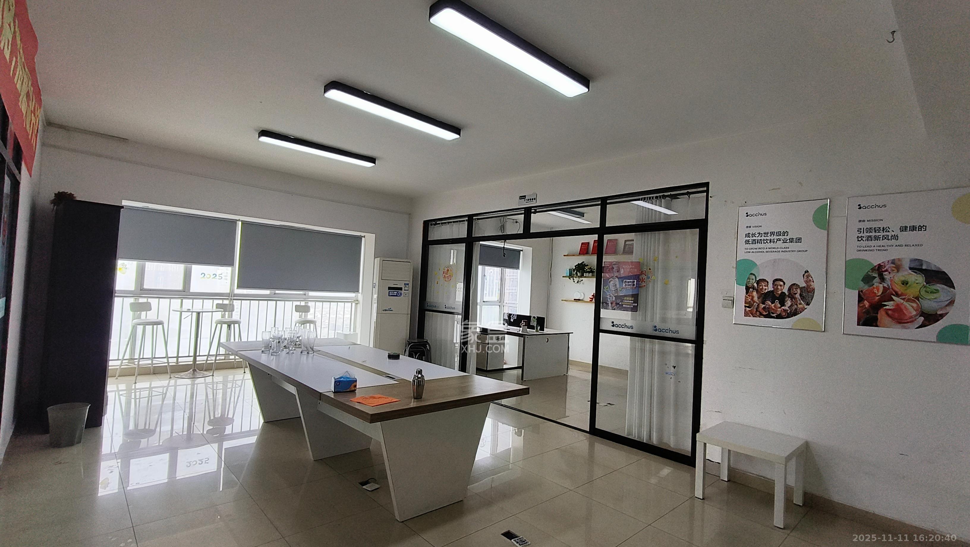 左岸右岸  5室2厅1卫    4500.0元/月室内图