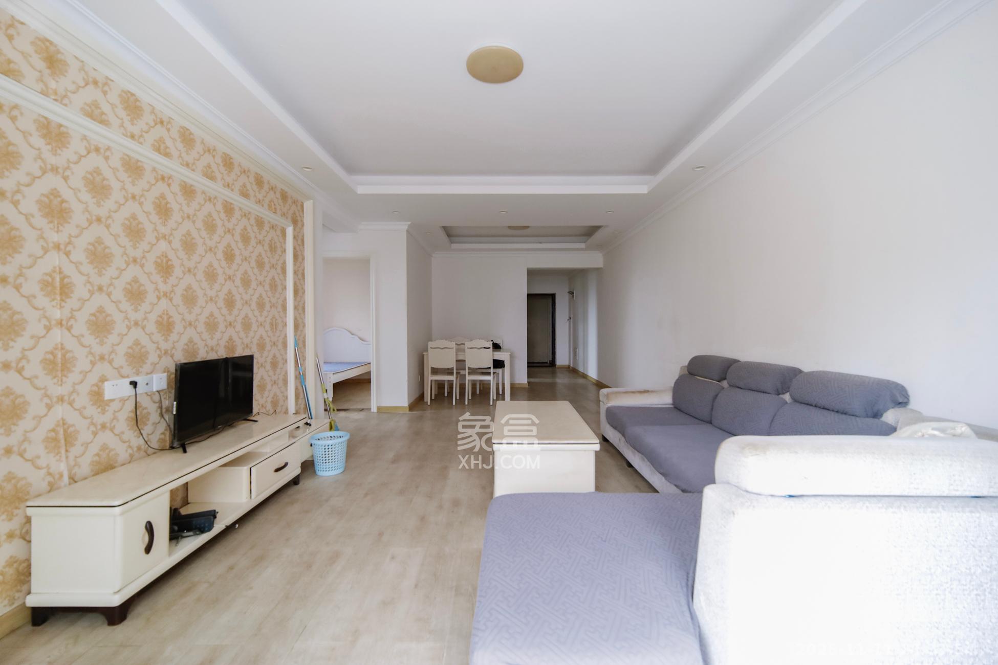 五江天街南区  3室2厅1卫    82.0万客厅