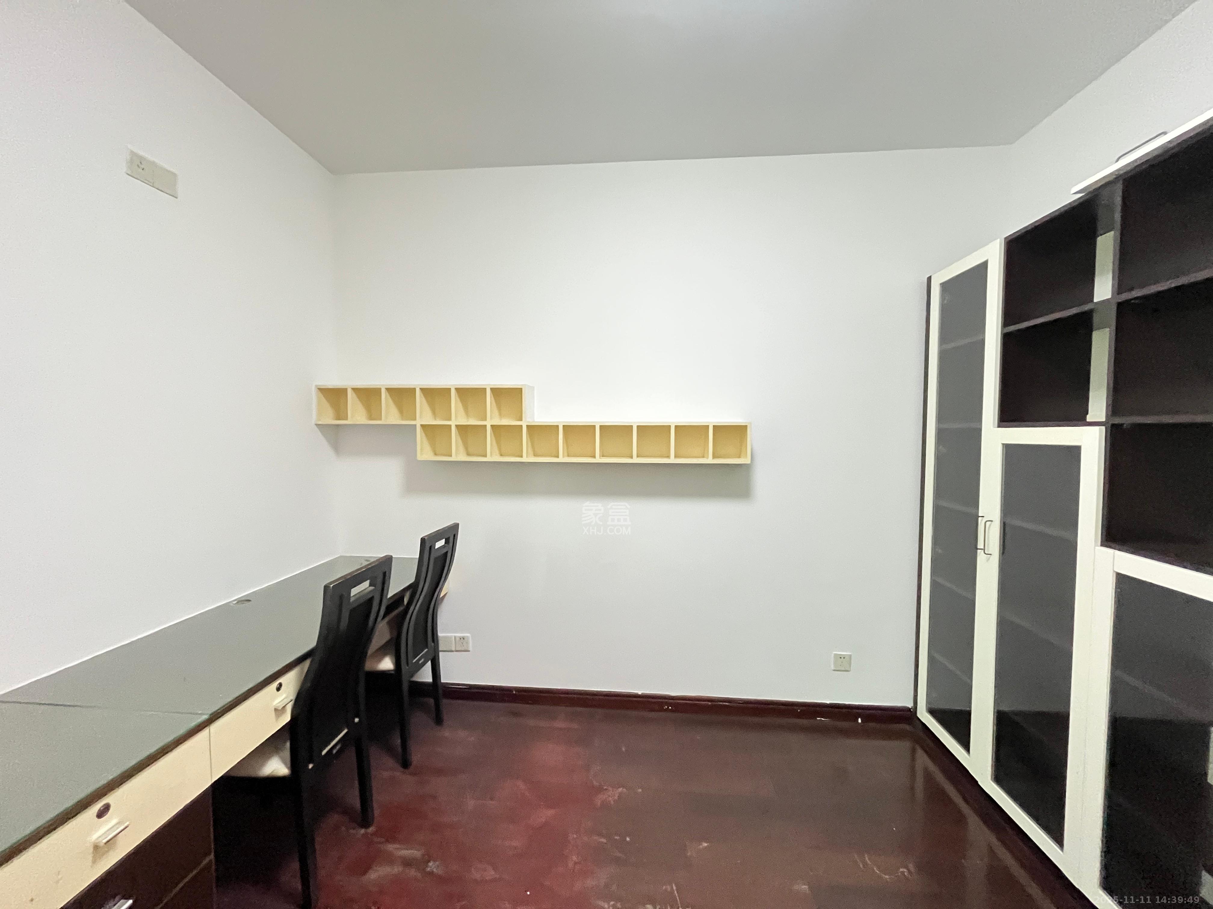 长沙市邮政宿舍（古汉邮局宿舍）  4室2厅2卫    2700.0元/月室内图