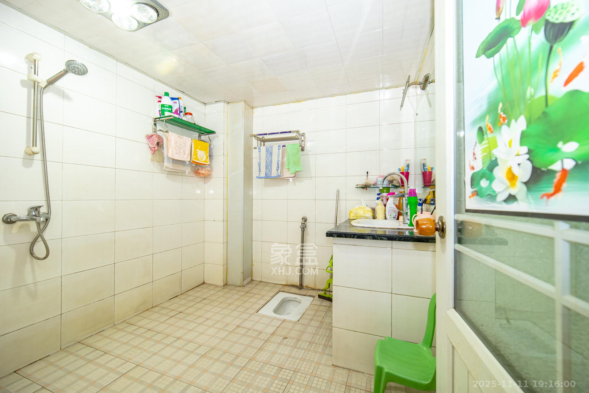 中南汽车世界 3室2厅1卫 38.8万 中南汽车世界 3室2厅1卫 38.8万卫生间