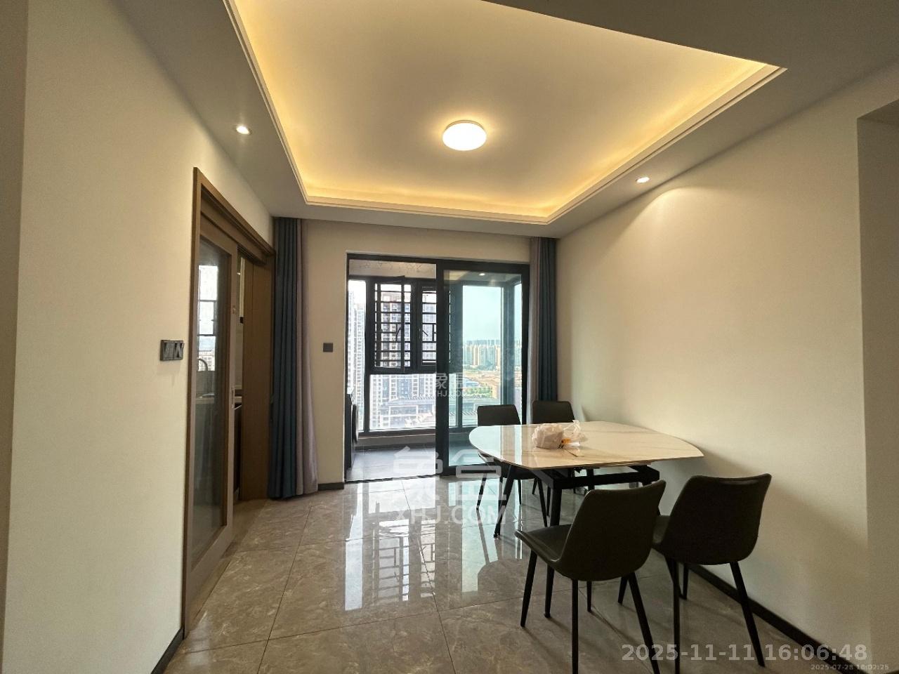 招商华发依云曦城  4室2厅2卫    2700.0元/月室内图