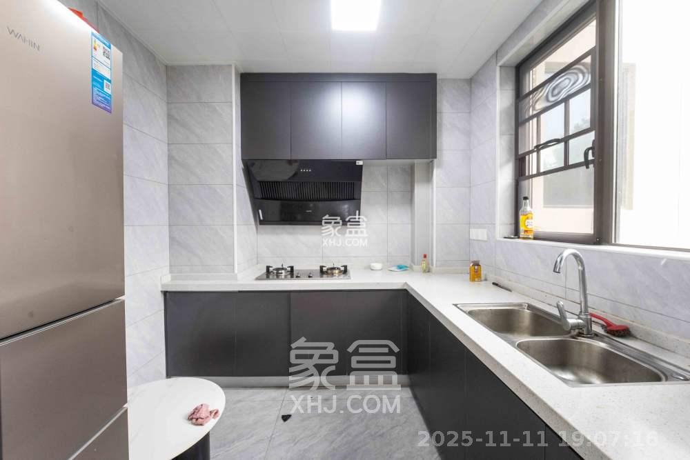 德奥悦东方  4室2厅2卫    4000.0元/月室内图1