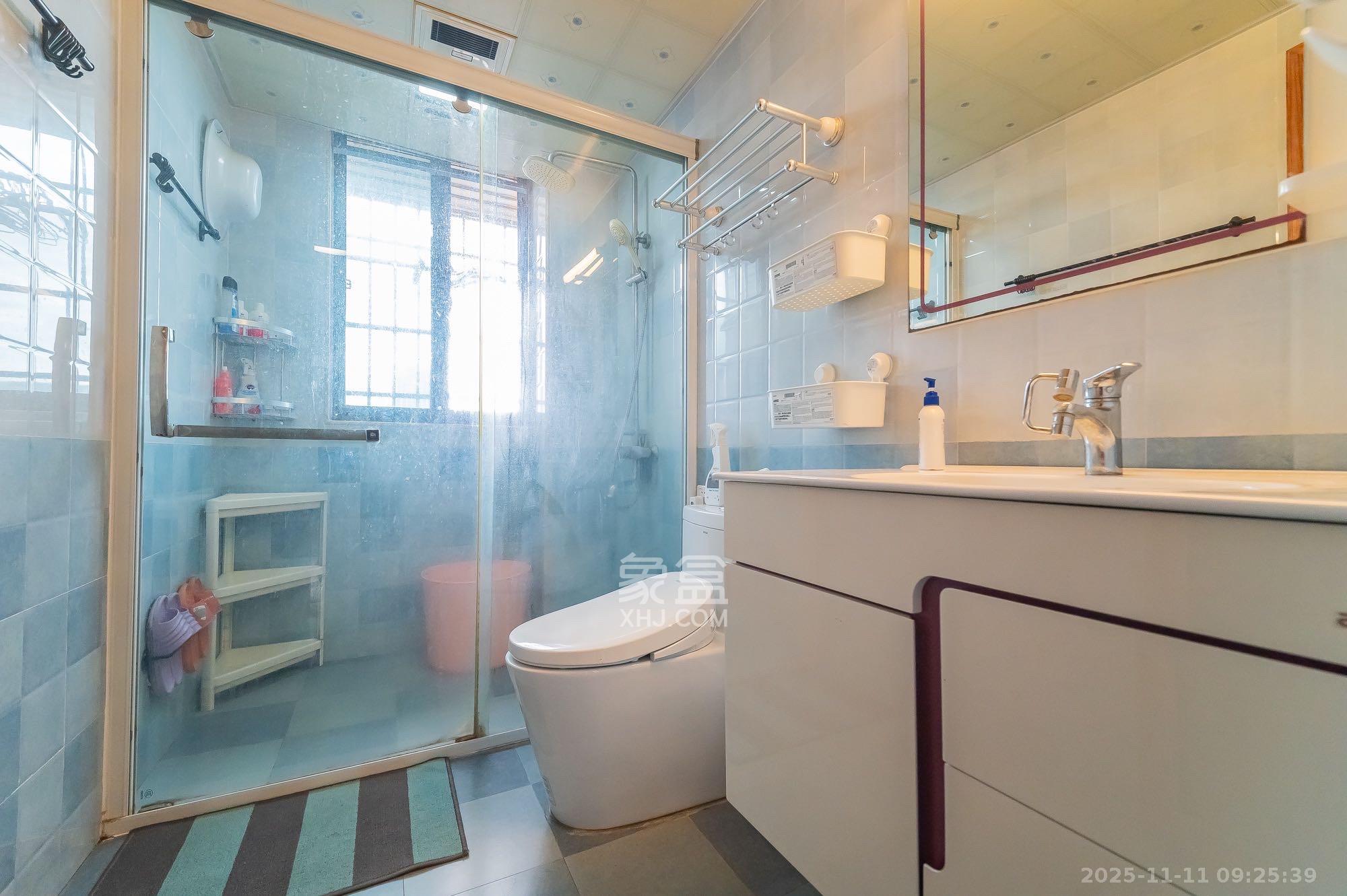 湖湾世景 4室2厅2卫 2600.0元/月 湖湾世景 4室2厅2卫 2600.0元/月室内图