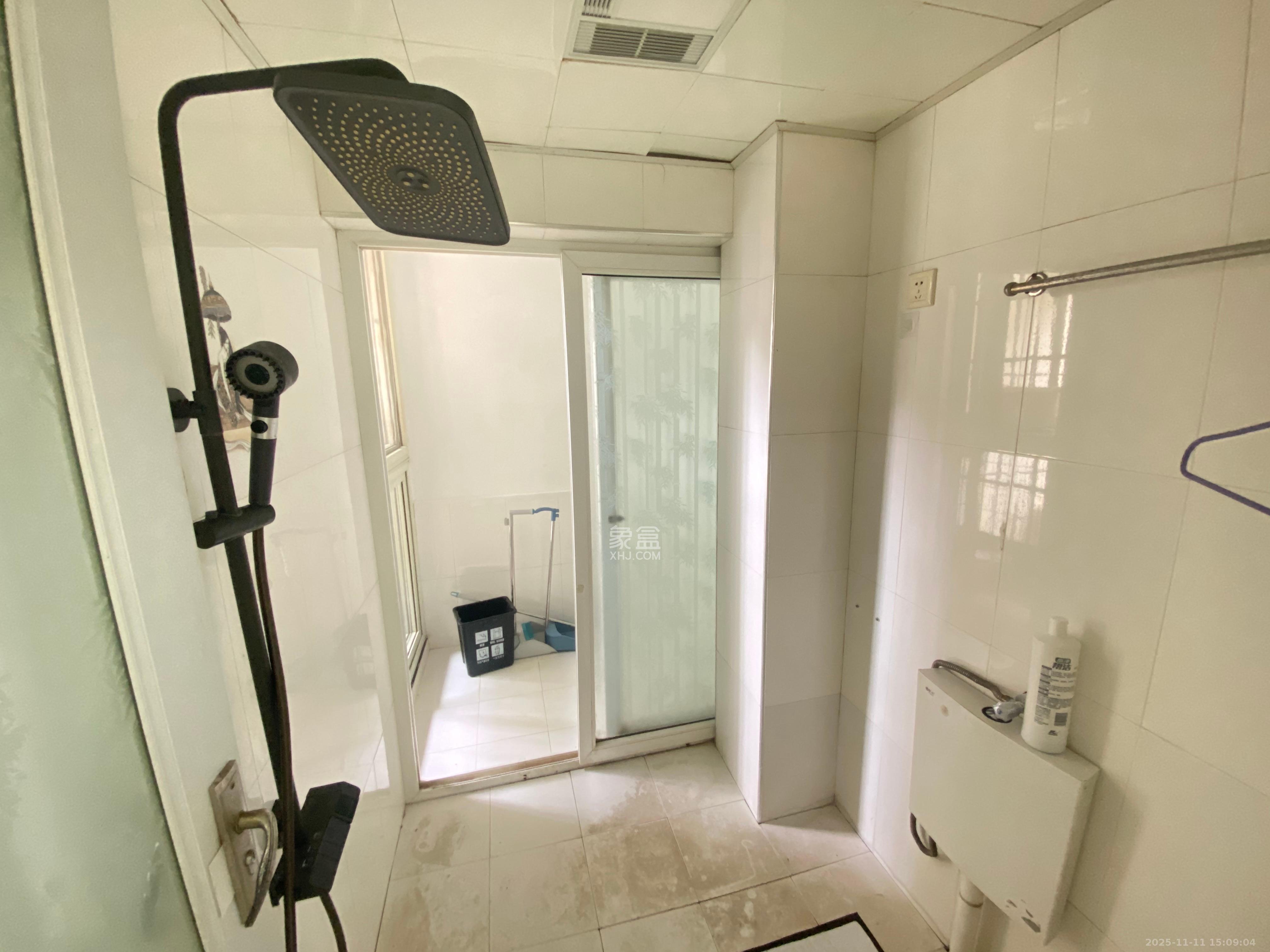 麓山润城 2室2厅1卫 2000.0元/月 麓山润城 2室2厅1卫 2000.0元/月室内图