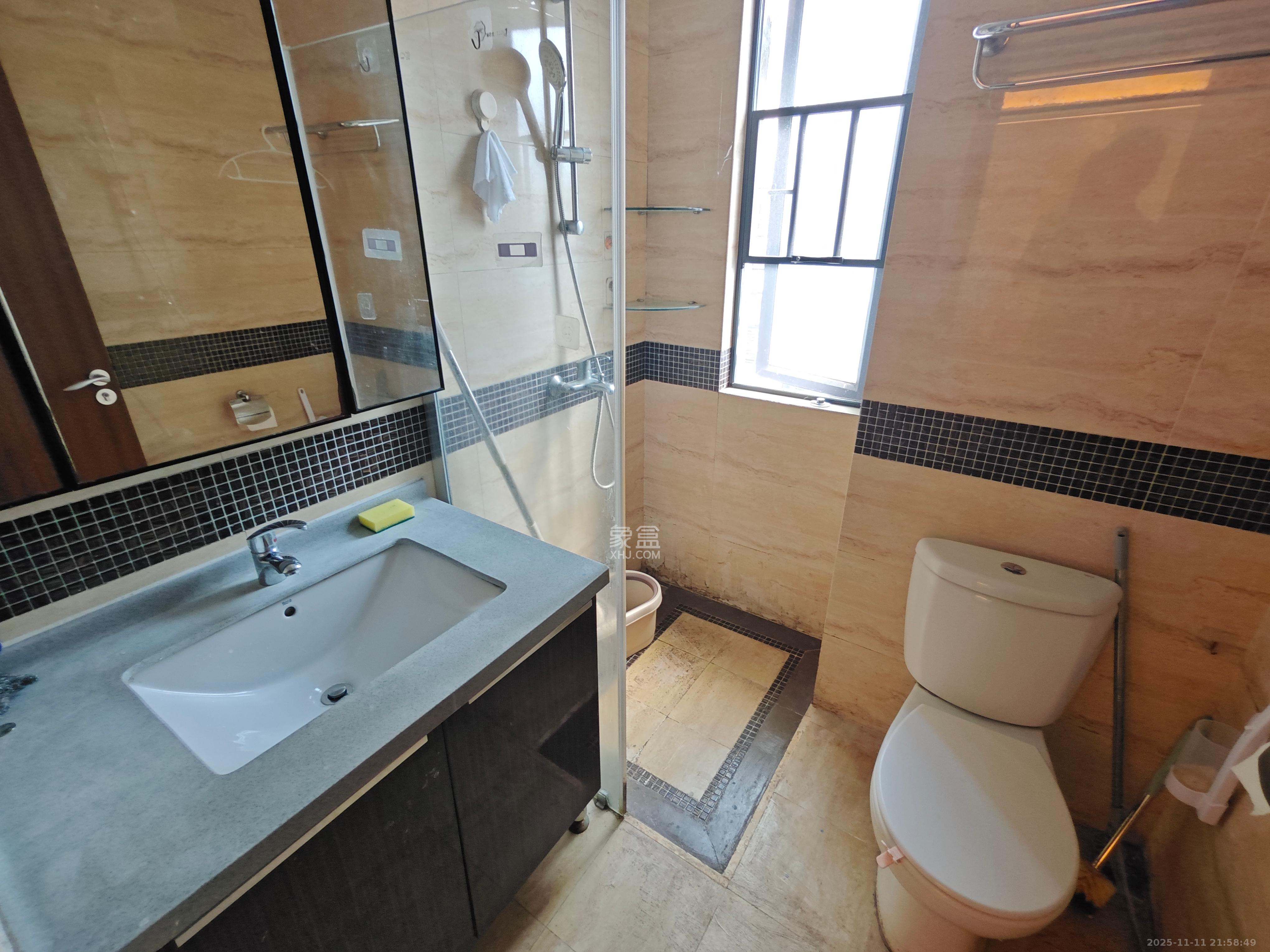 万科城 3室2厅1卫 2500.0元/月 万科城 3室2厅1卫 2500.0元/月室内图