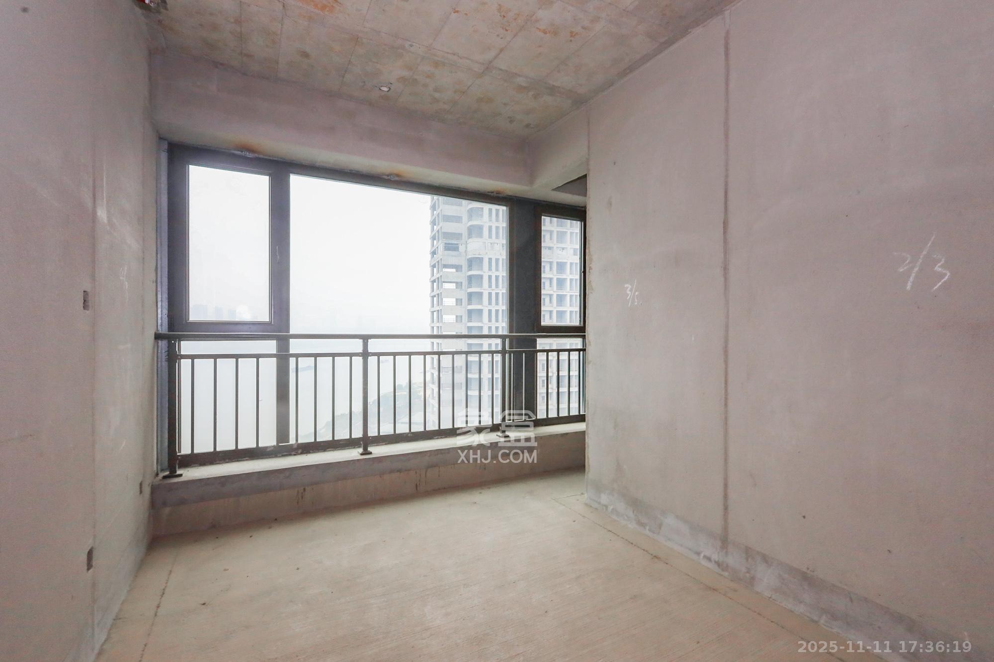 远洋外滩壹号  4室2厅2卫    380.8万卧室