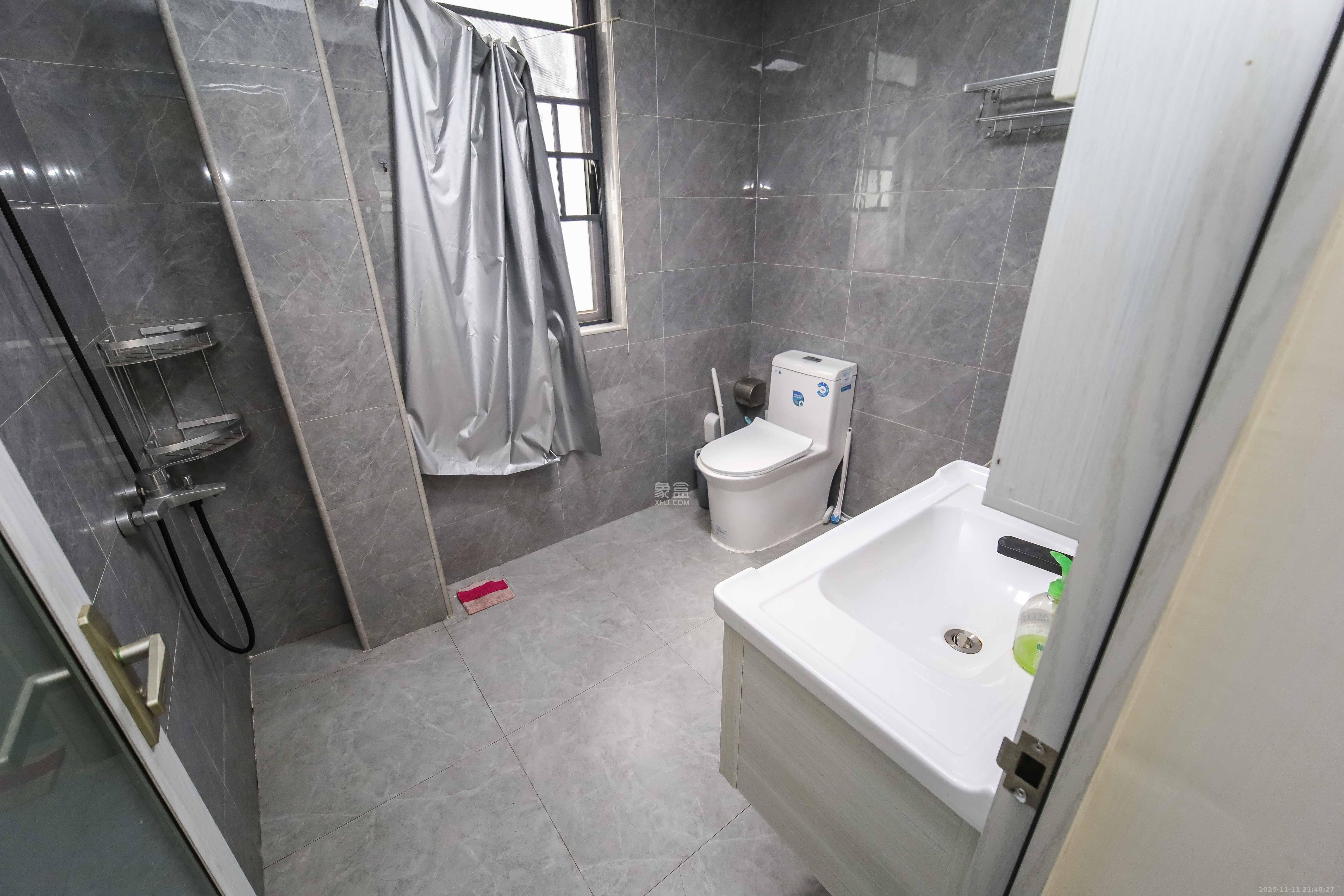 西街花园 2室2厅1卫 86.0万 西街花园 2室2厅1卫 86.0万卫生间